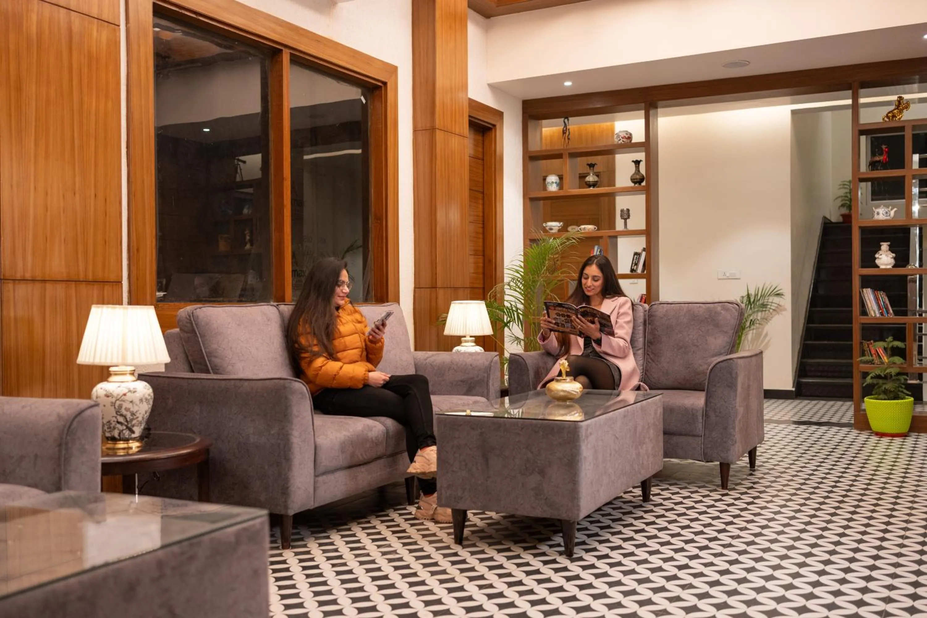 Lobby or reception in Hotel North Wood