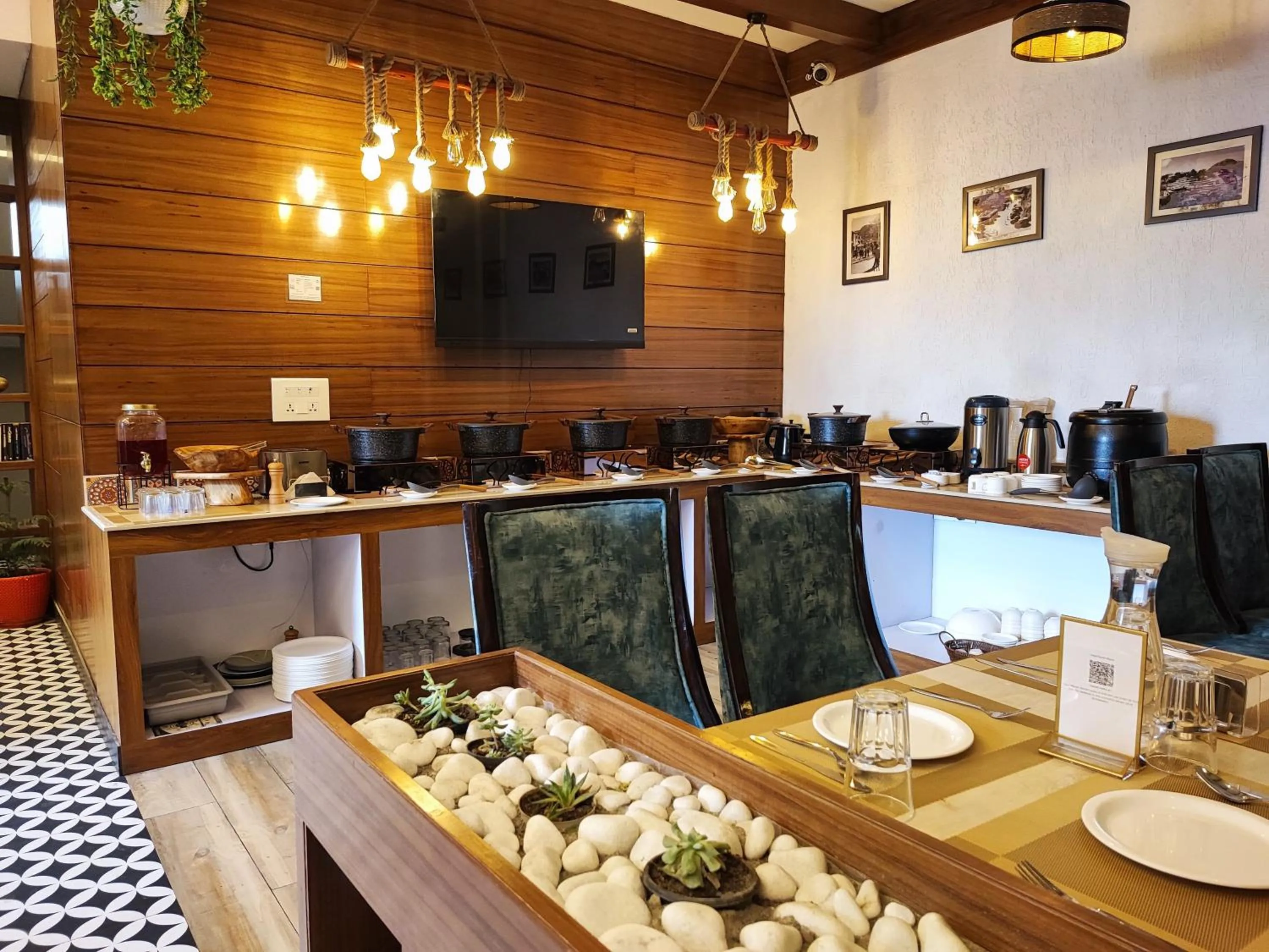 Restaurant/places to eat in Hotel North Wood