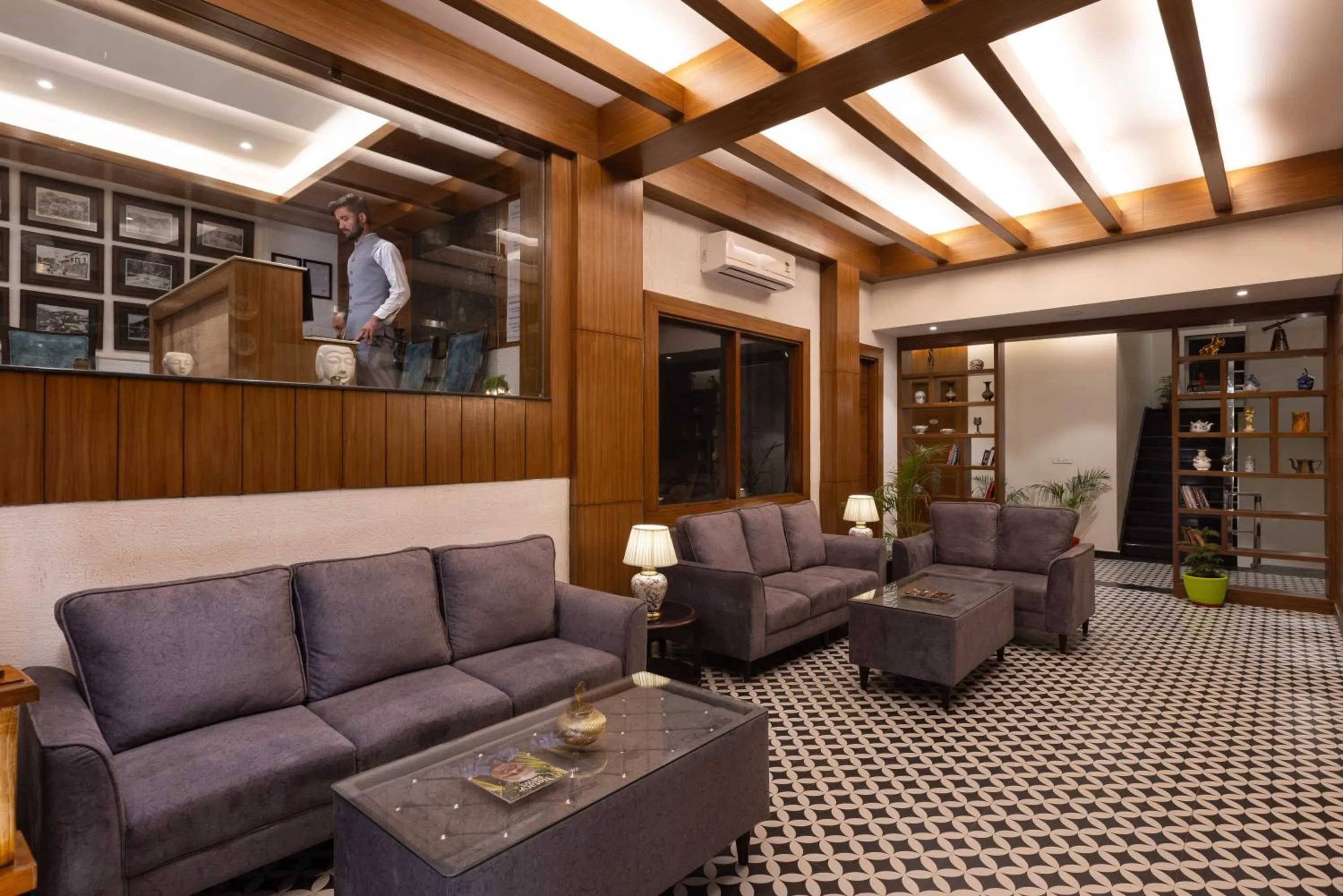 Lobby or reception in Hotel North Wood