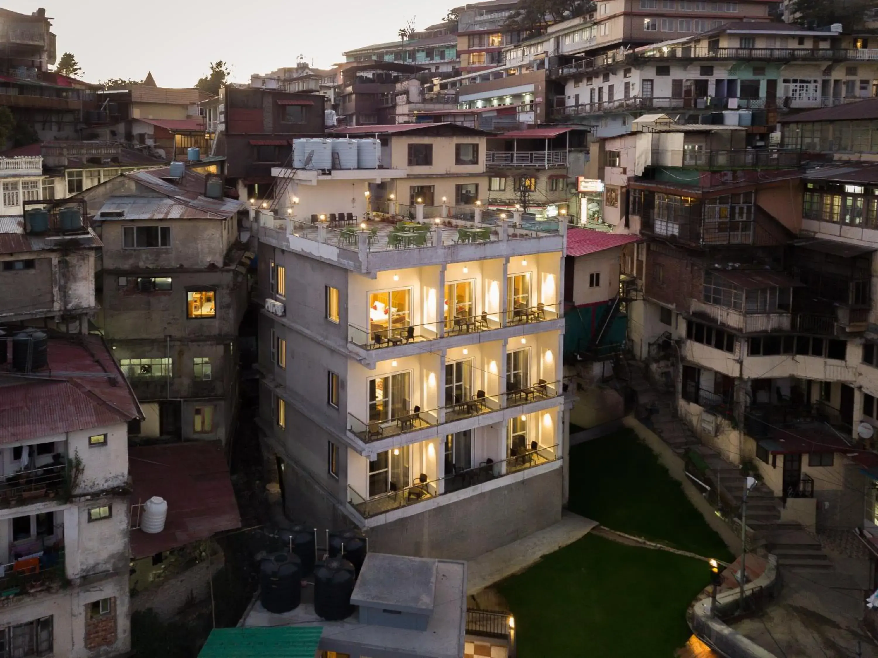 Property building in Hotel North Wood Property building in Hotel North Wood