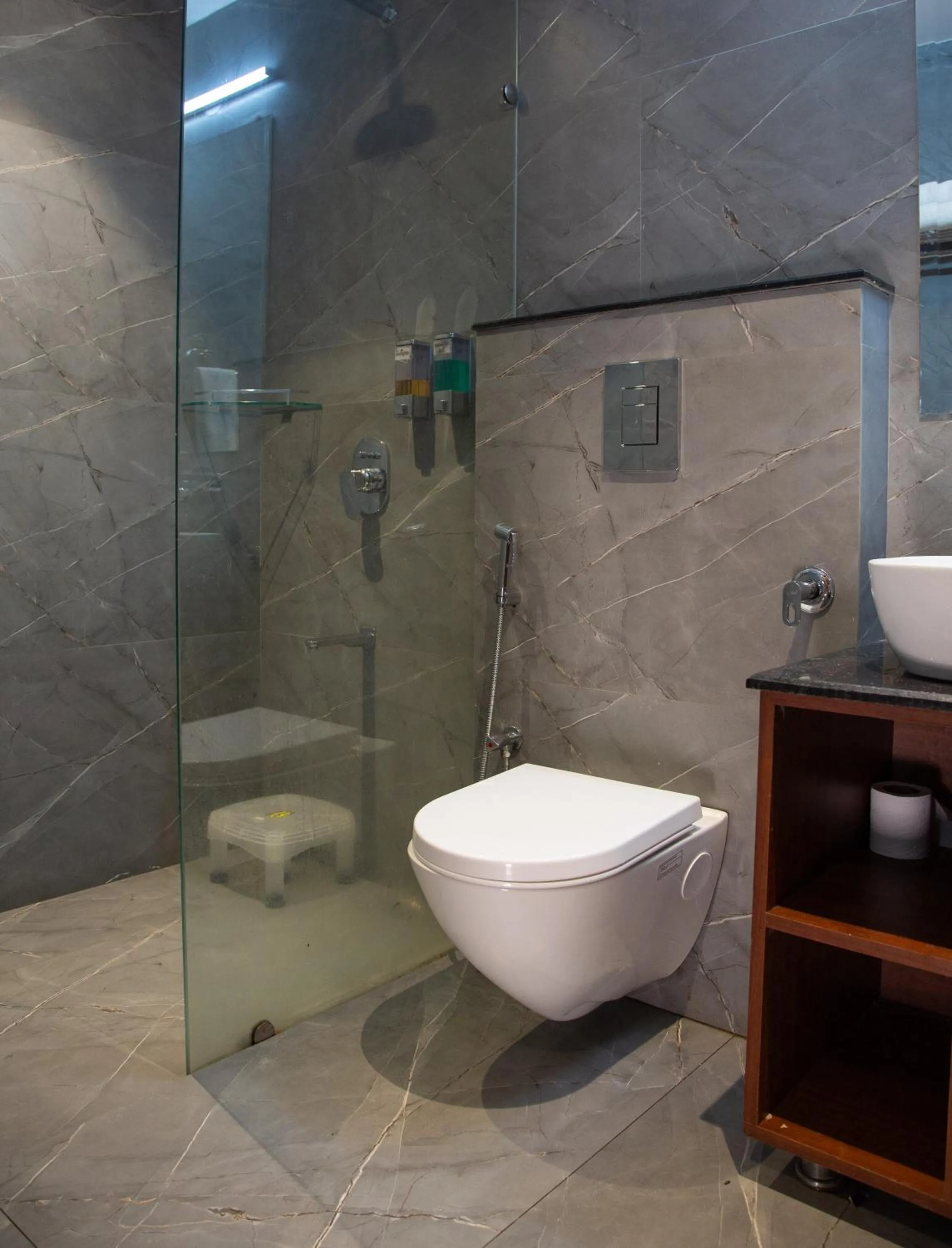 Toilet in Hotel North Wood