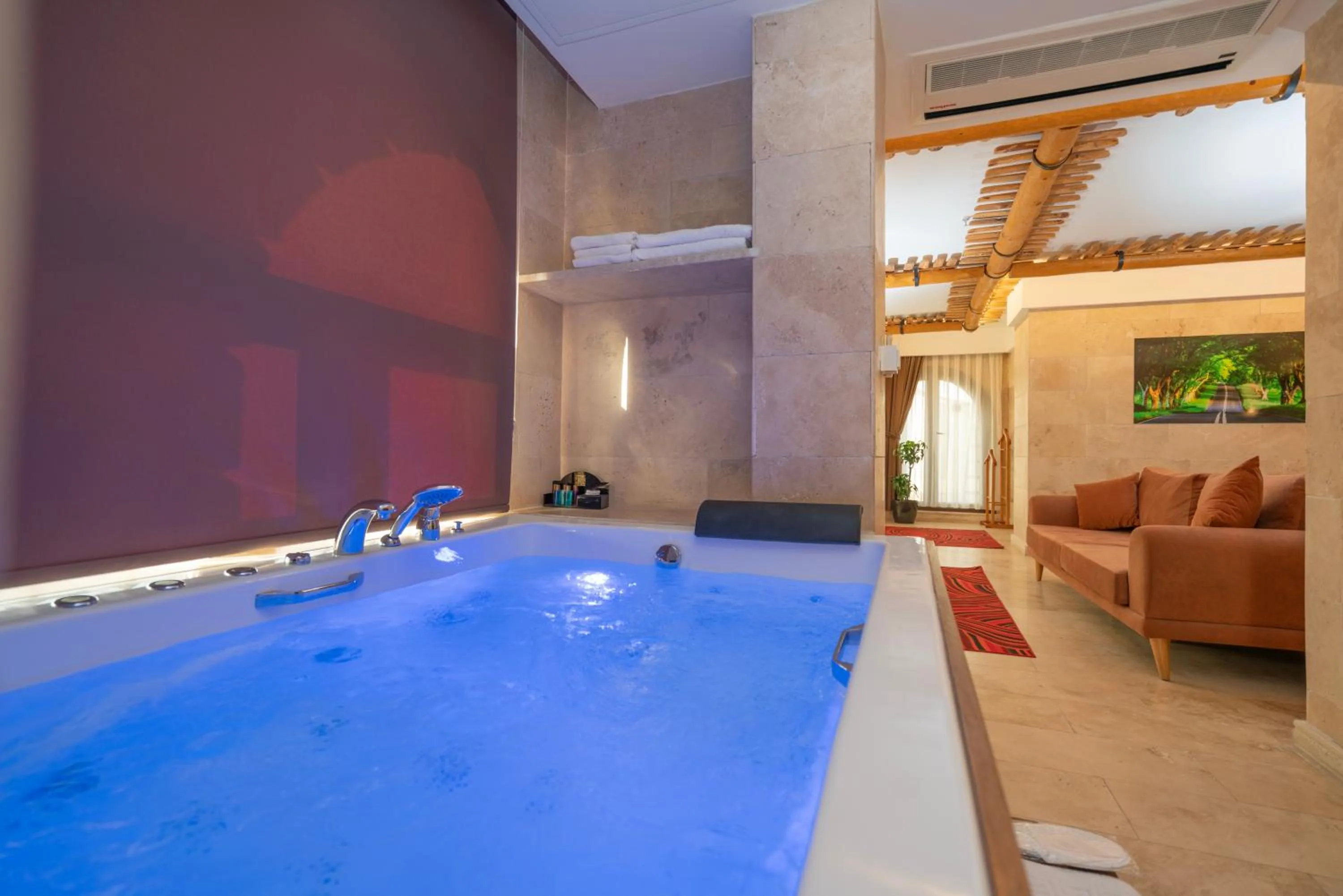 Hot Tub in PASHA PALACE HOTEL