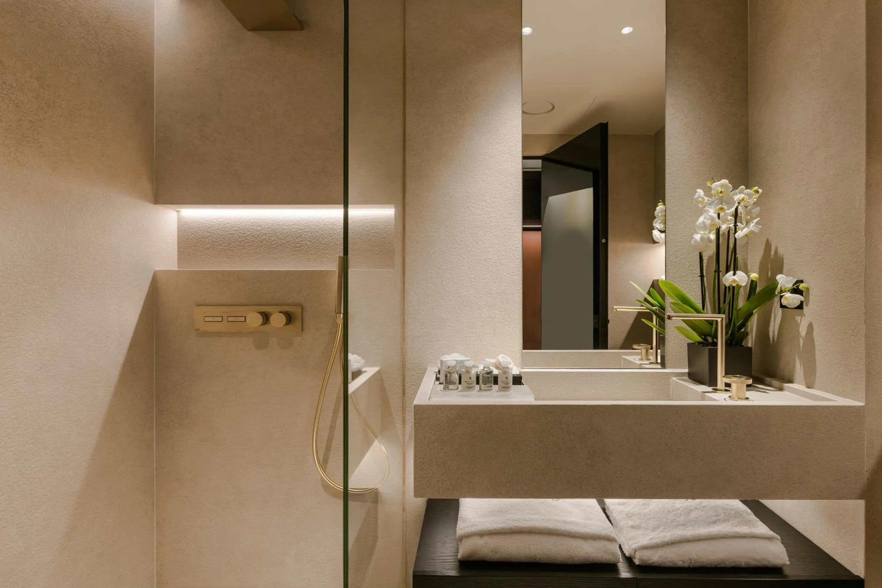 Shower in Casaly Hotel & Spa