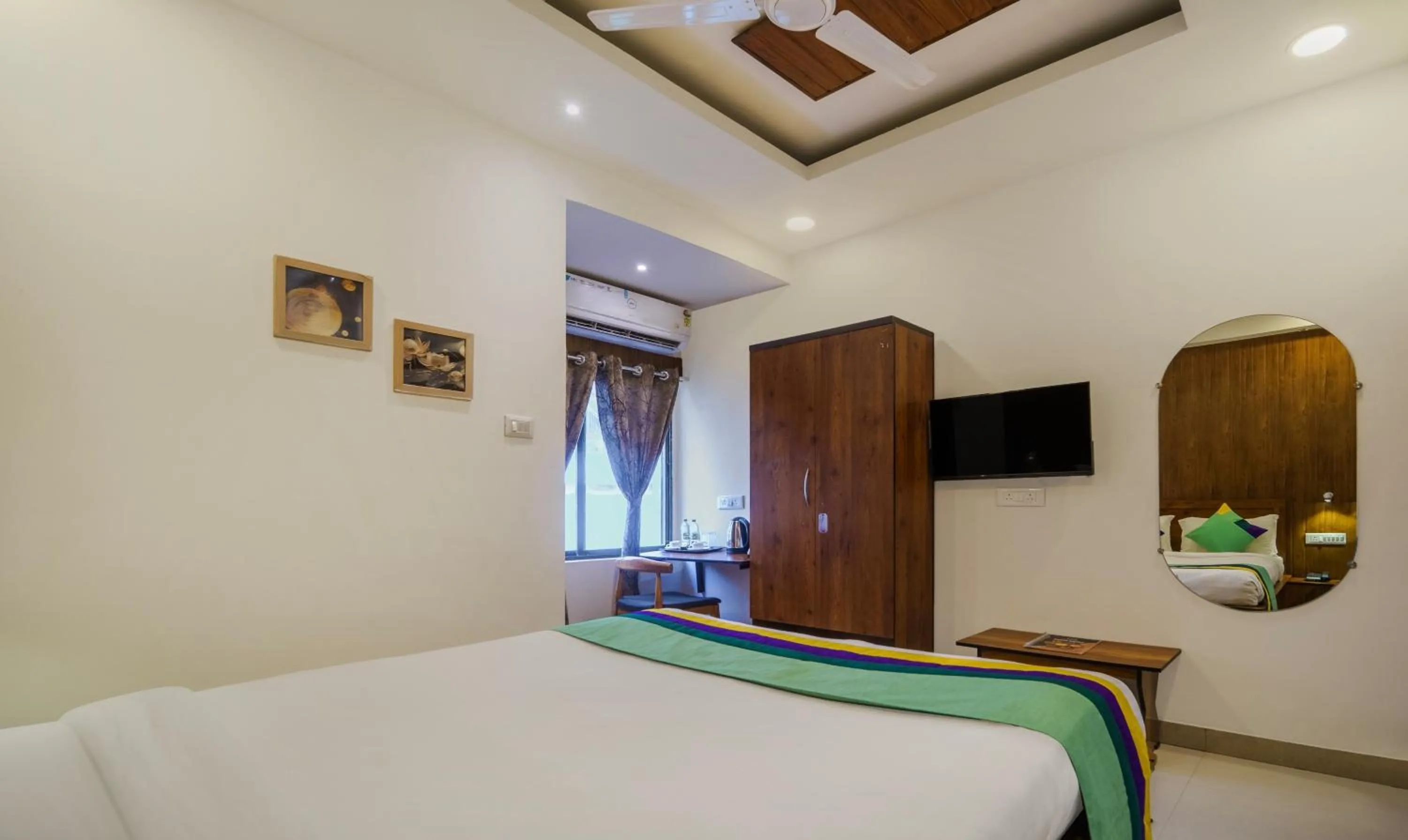 Bedroom, Bed in Treebo Park Palace