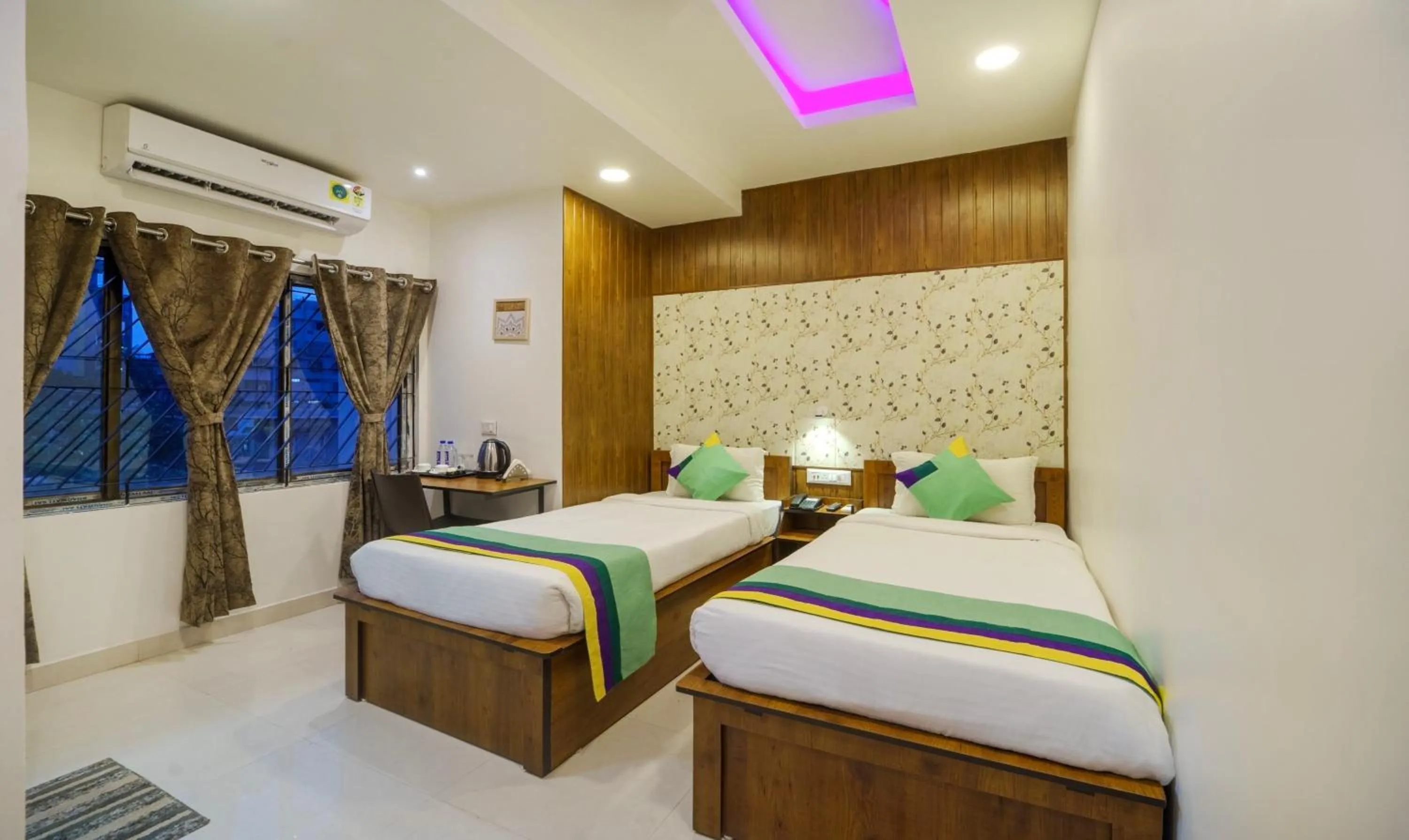 Bedroom, Bed in Treebo Park Palace