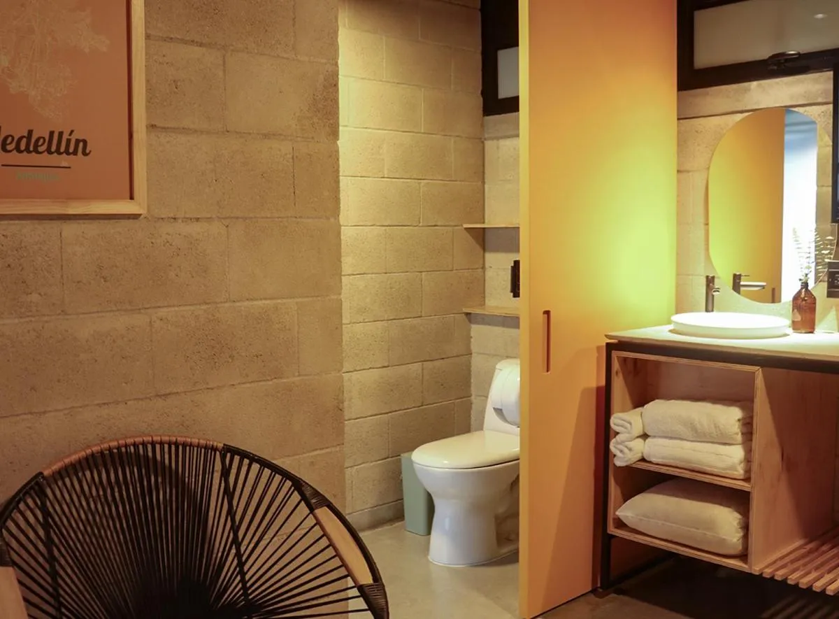 Toilet in Cytrico Hotel Laureles Estadio