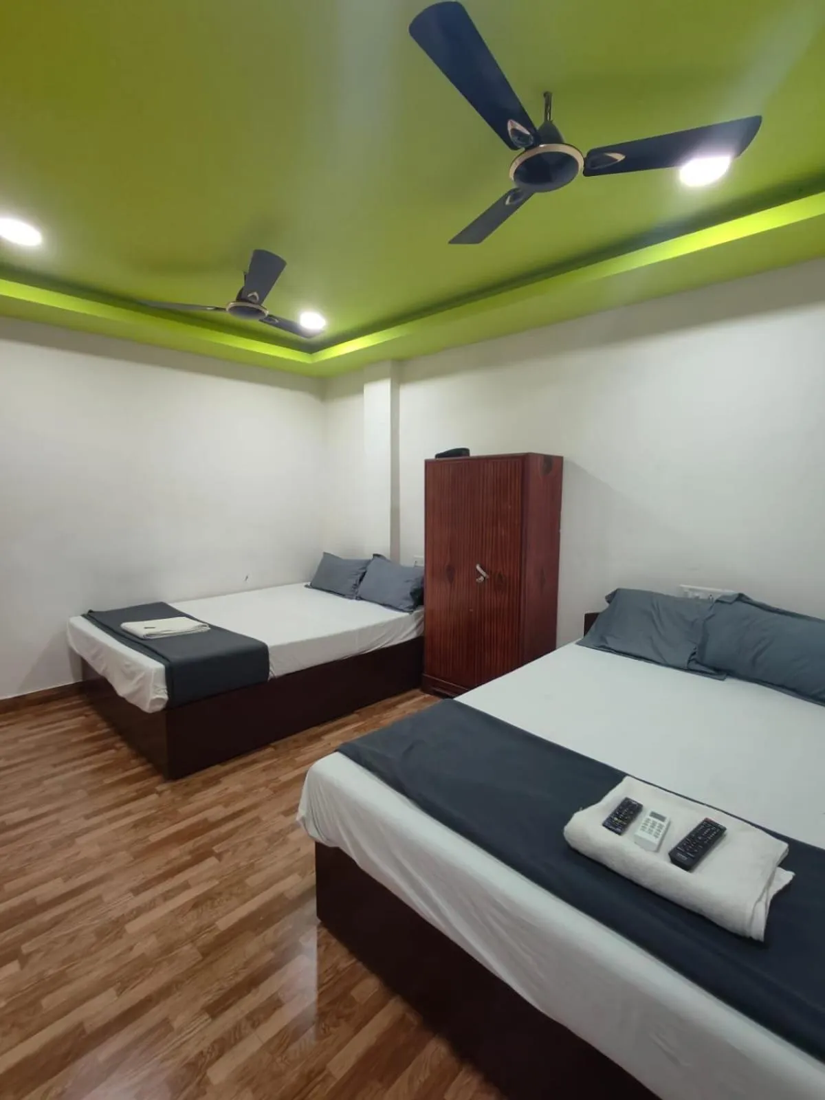 Photo of the whole room, Bed in Kalapani Nest