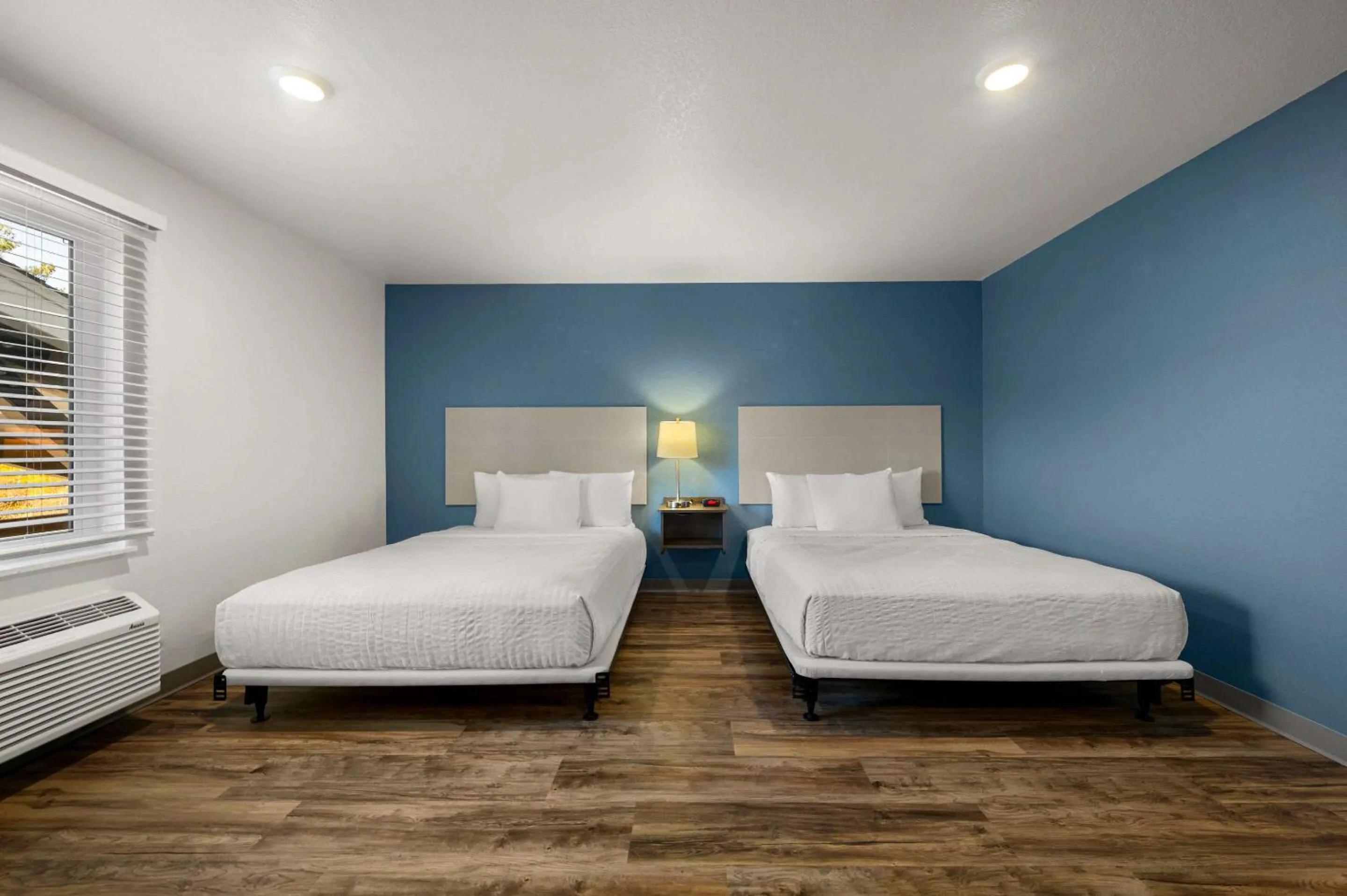 Bedroom, Bed in WoodSpring Suites Yorktown Newport News