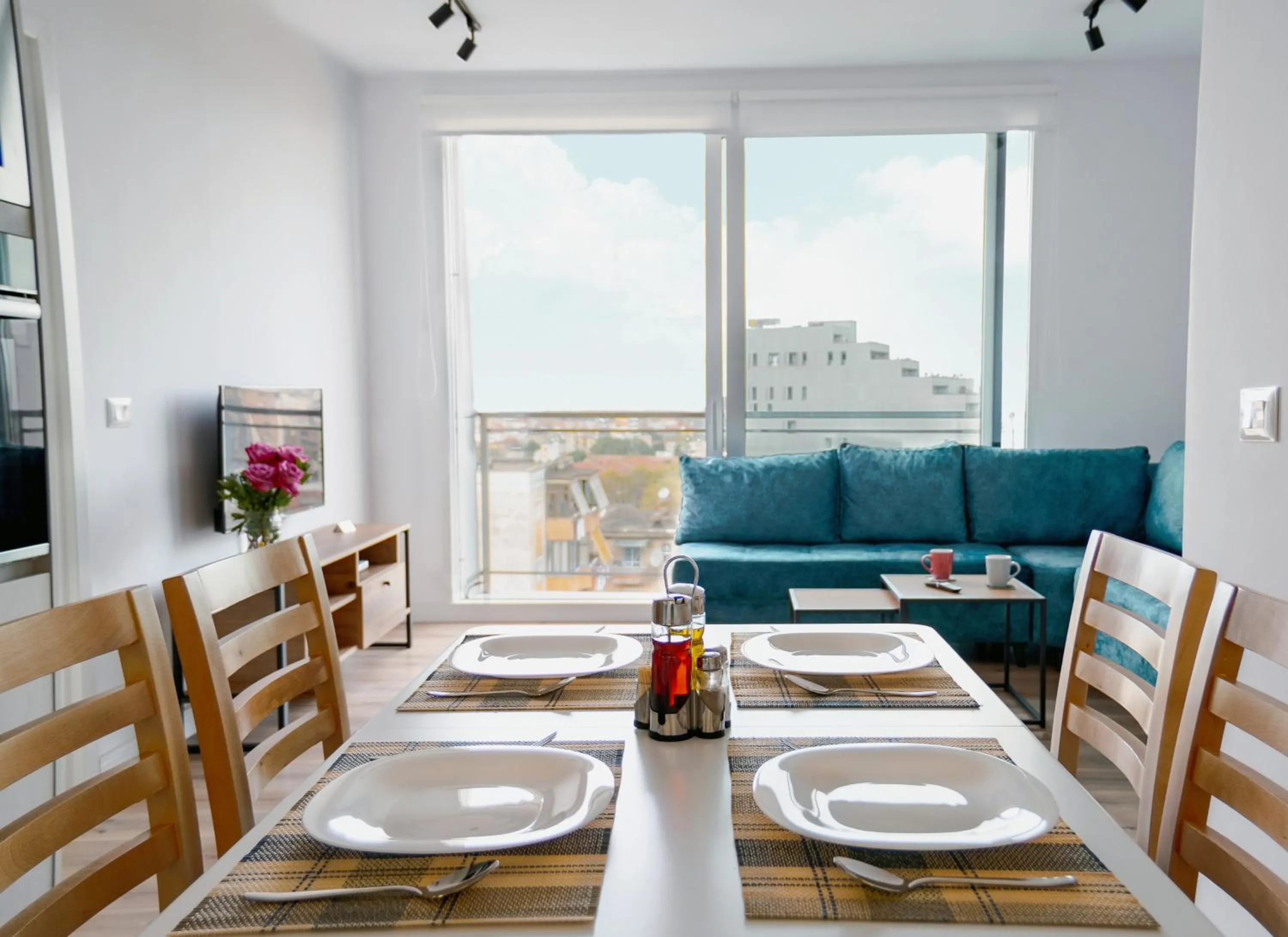 Urban Serenity City Skyline View Apartment 1