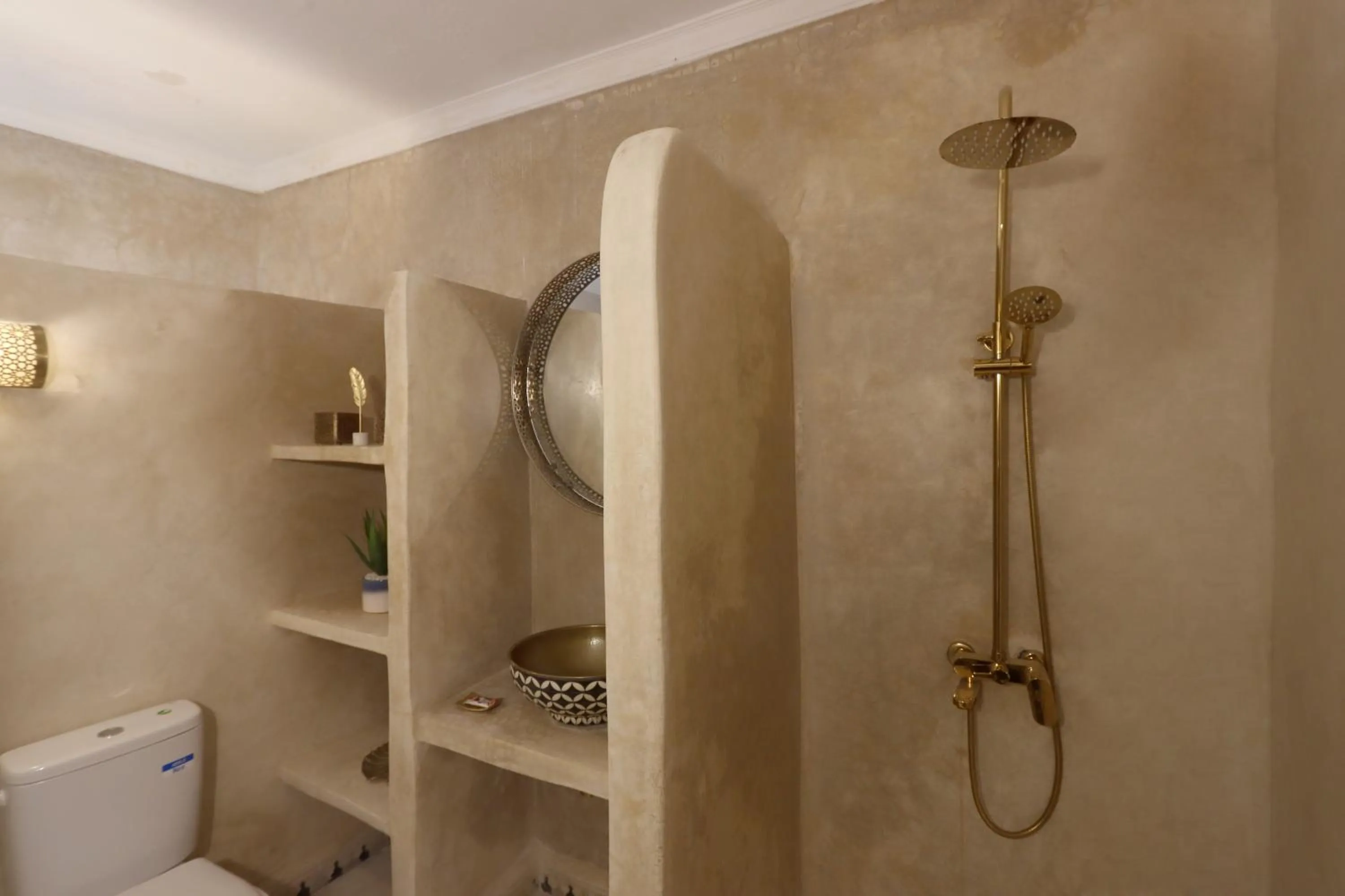 Shower in Riad La Fayette Bed & Breakfast