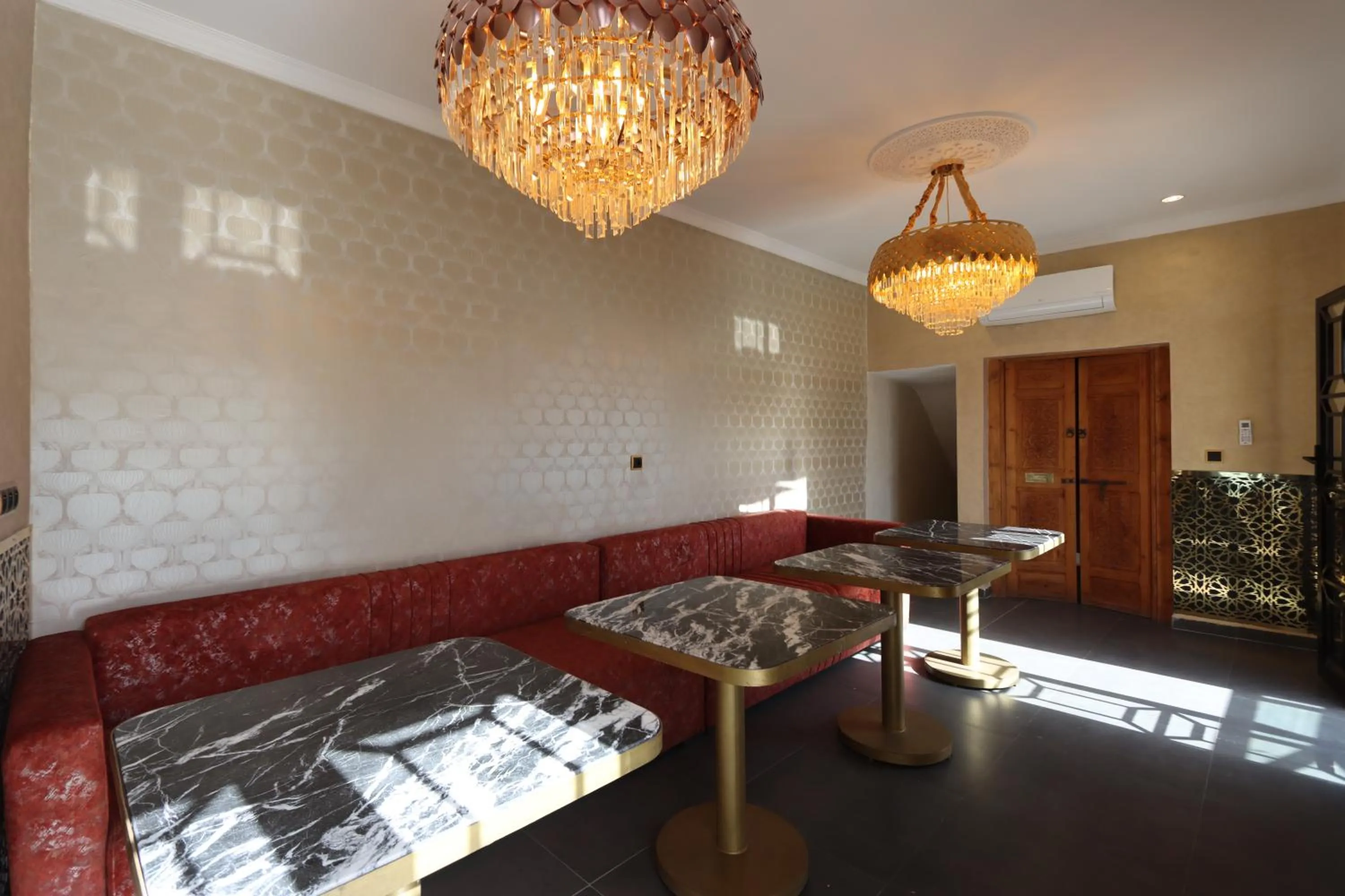 Living room, Bed in Riad La Fayette Bed & Breakfast