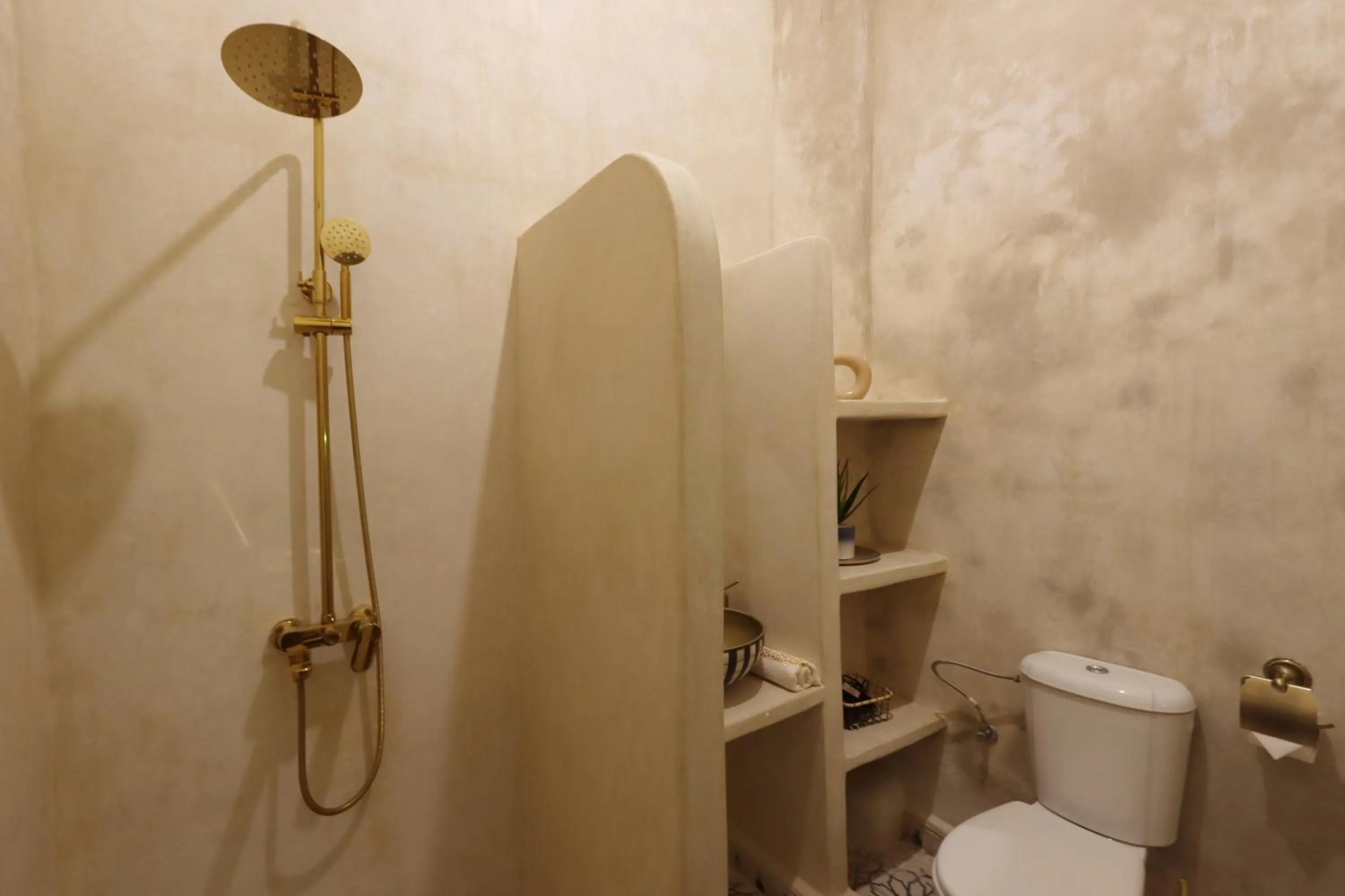 Shower in Riad La Fayette Bed & Breakfast