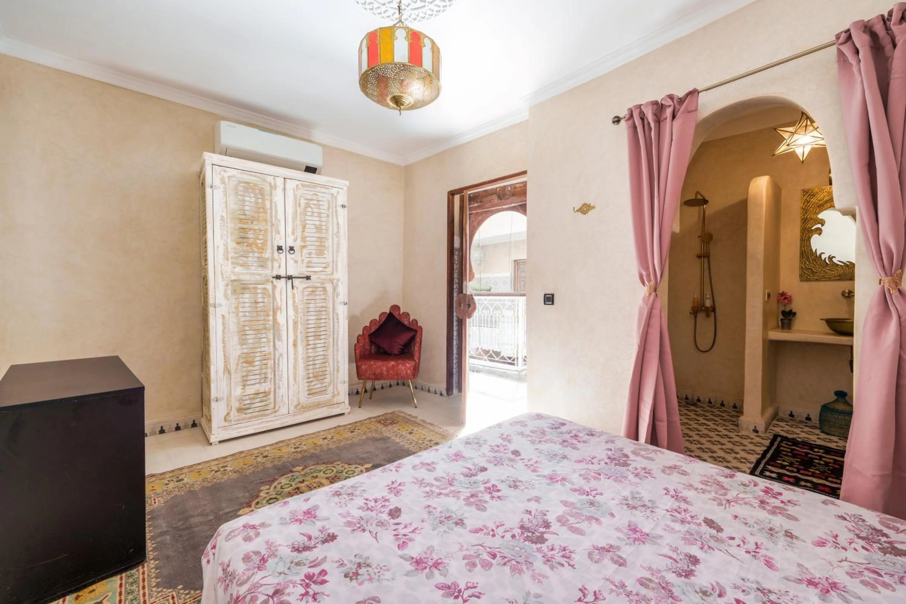 Bed in Riad La Fayette Bed & Breakfast