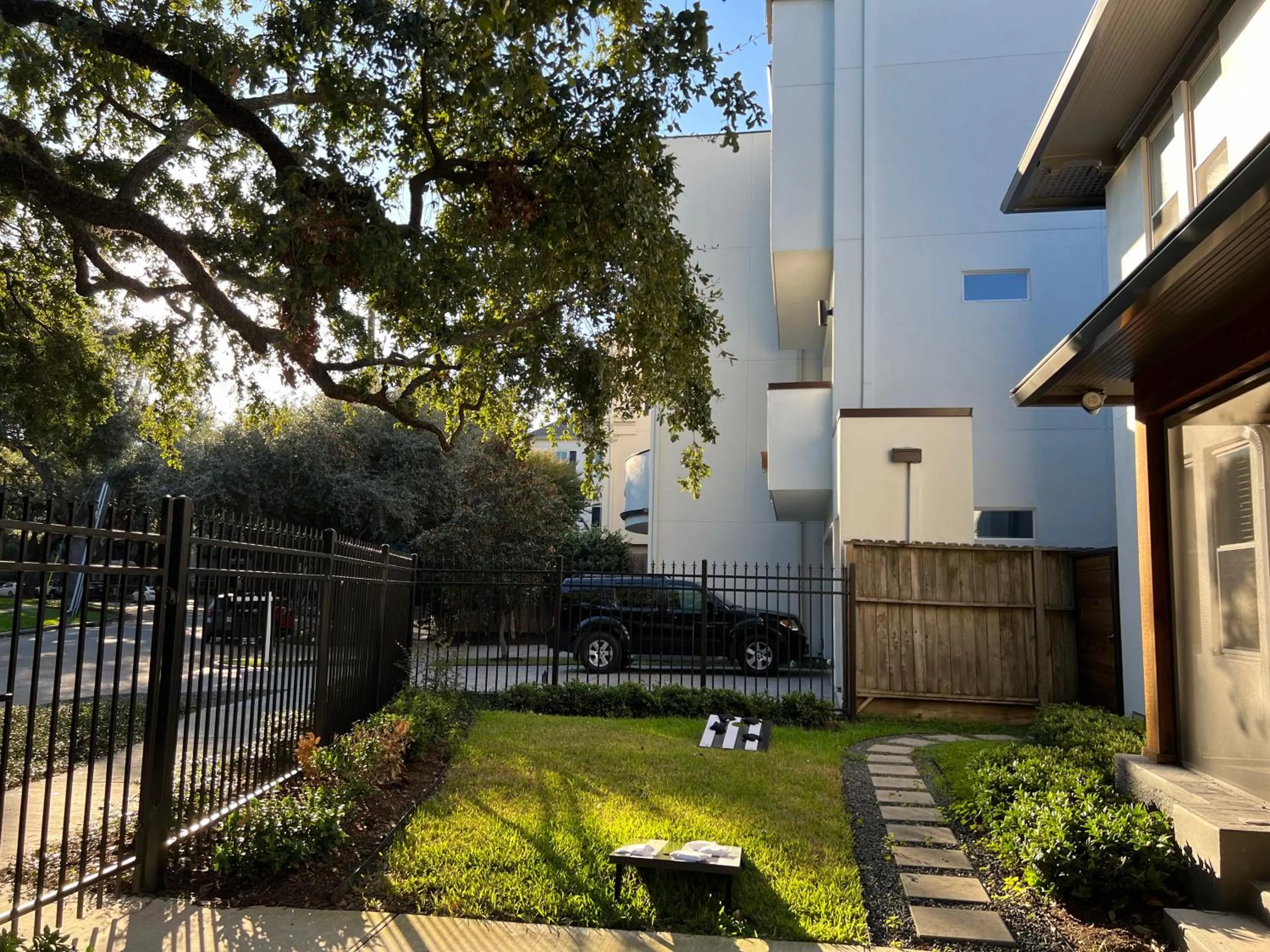 Property building in MyCrib Houston Hostel