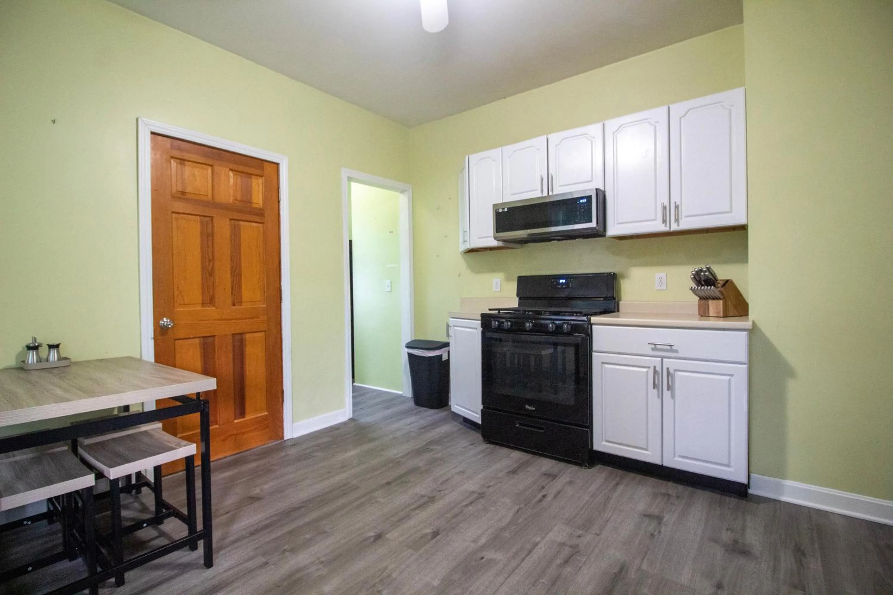 Kitchen or kitchenette in 2 bedroom condo close to Boston and Cambridge with free parkings