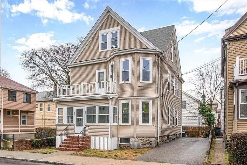 Property building in 2 bedroom condo close to Boston and Cambridge with free parkings