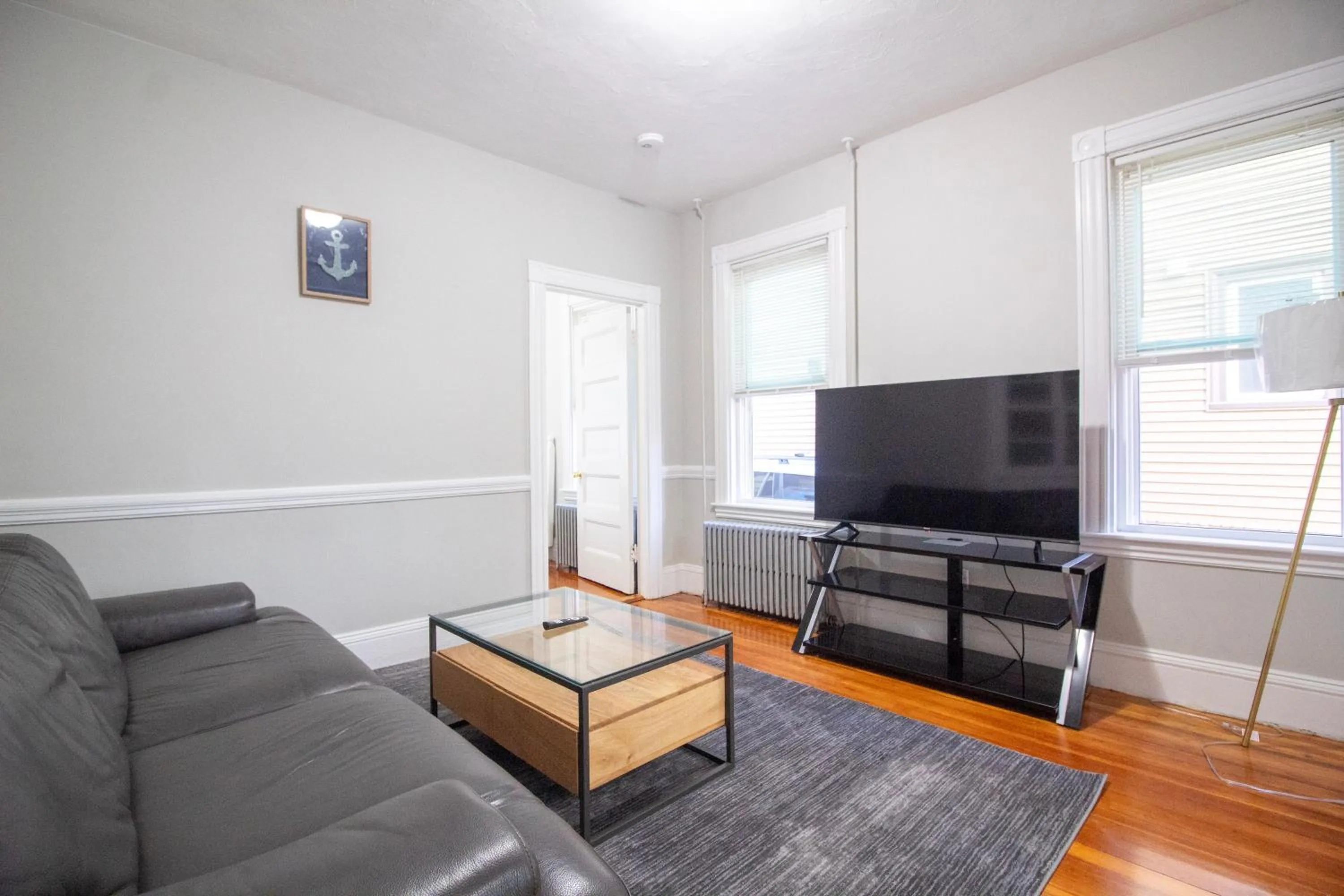 TV and multimedia in 2 bedroom condo close to Boston and Cambridge with free parkings