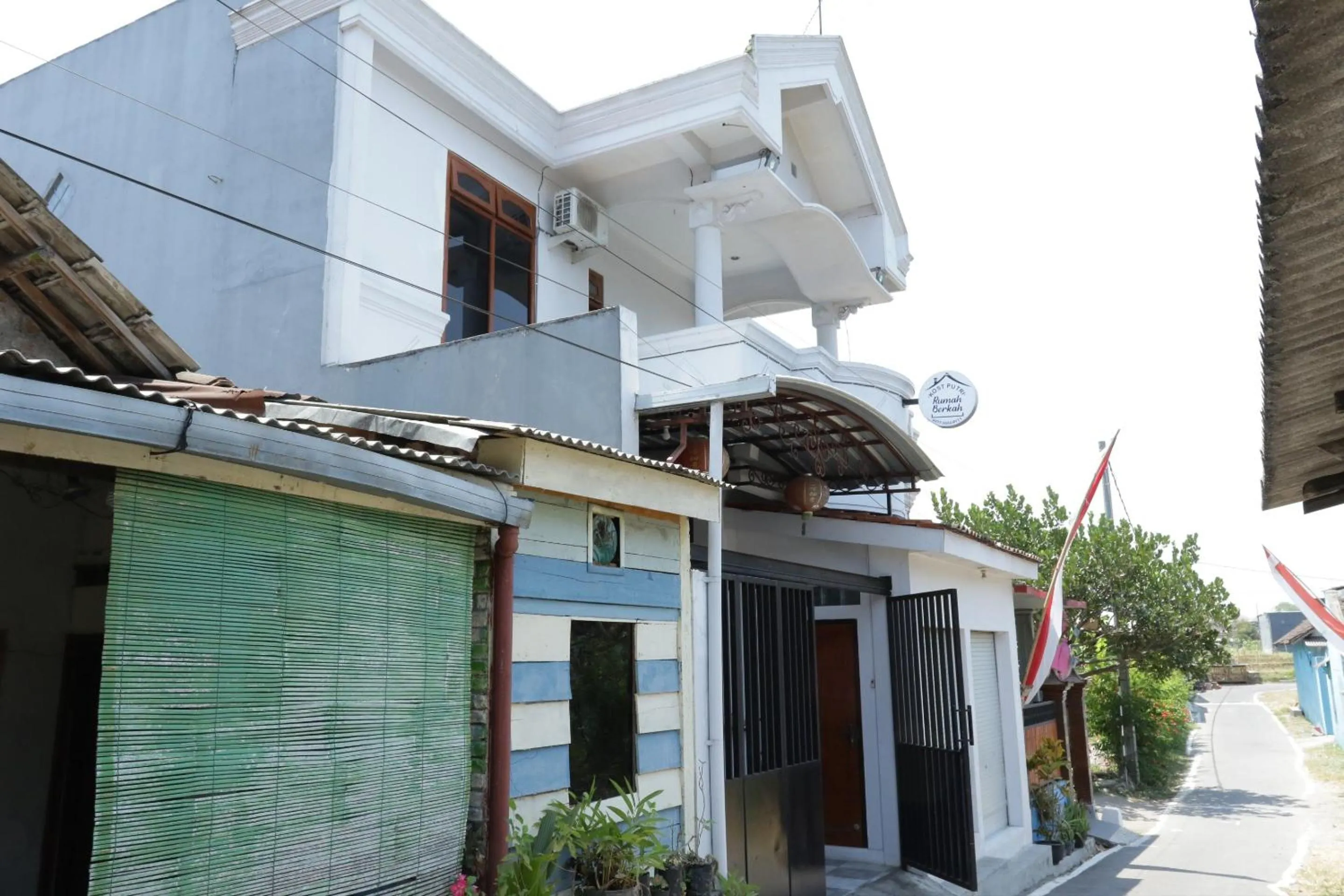Facade/entrance in SPOT ON 93189 Rumah Berkah Syariah