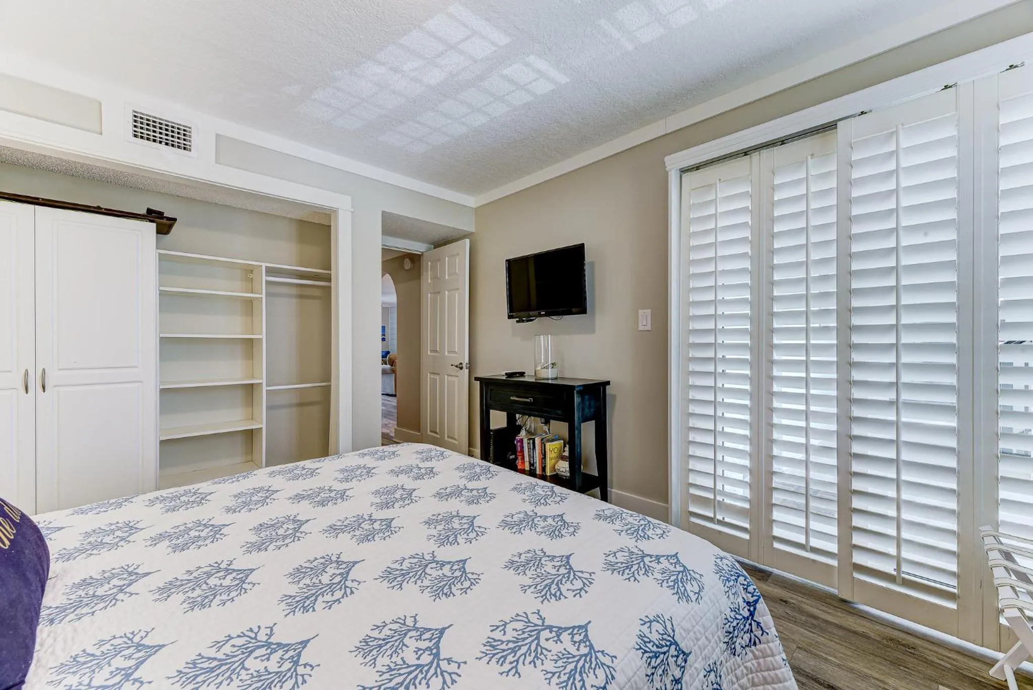 Bed in Island South 7