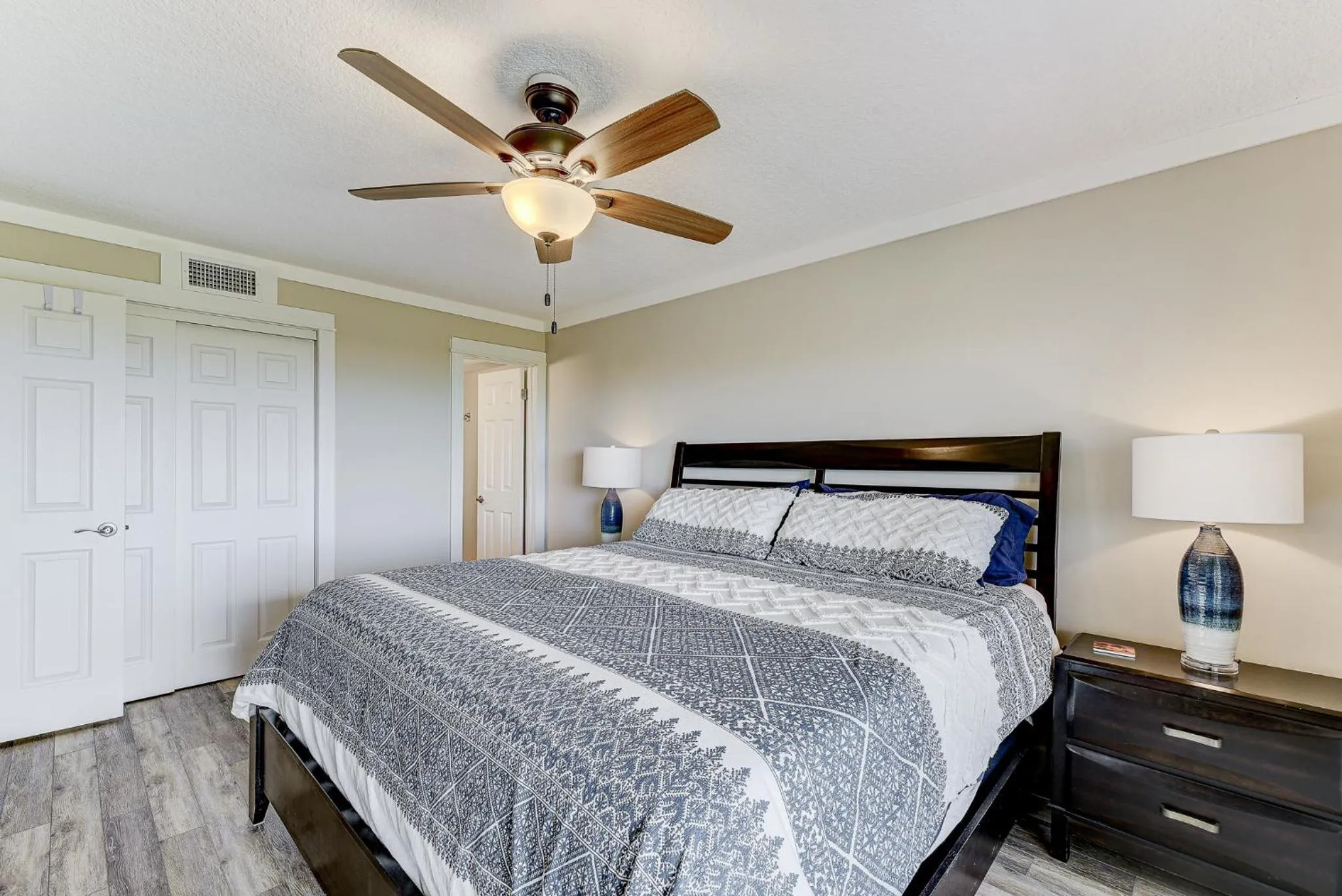 Bed in Island South 7