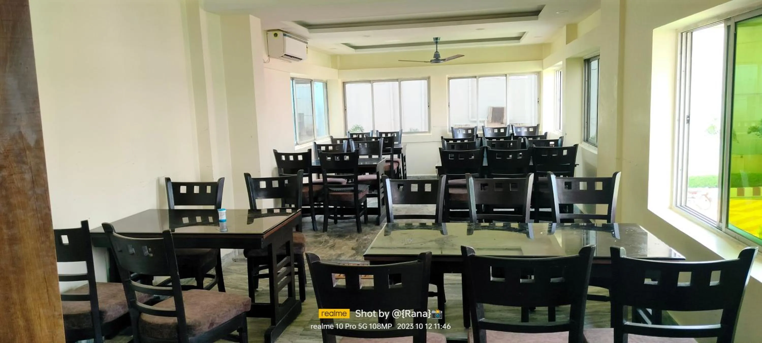 Restaurant/places to eat in Silver Sand Eco Resort !! Beachfront !!