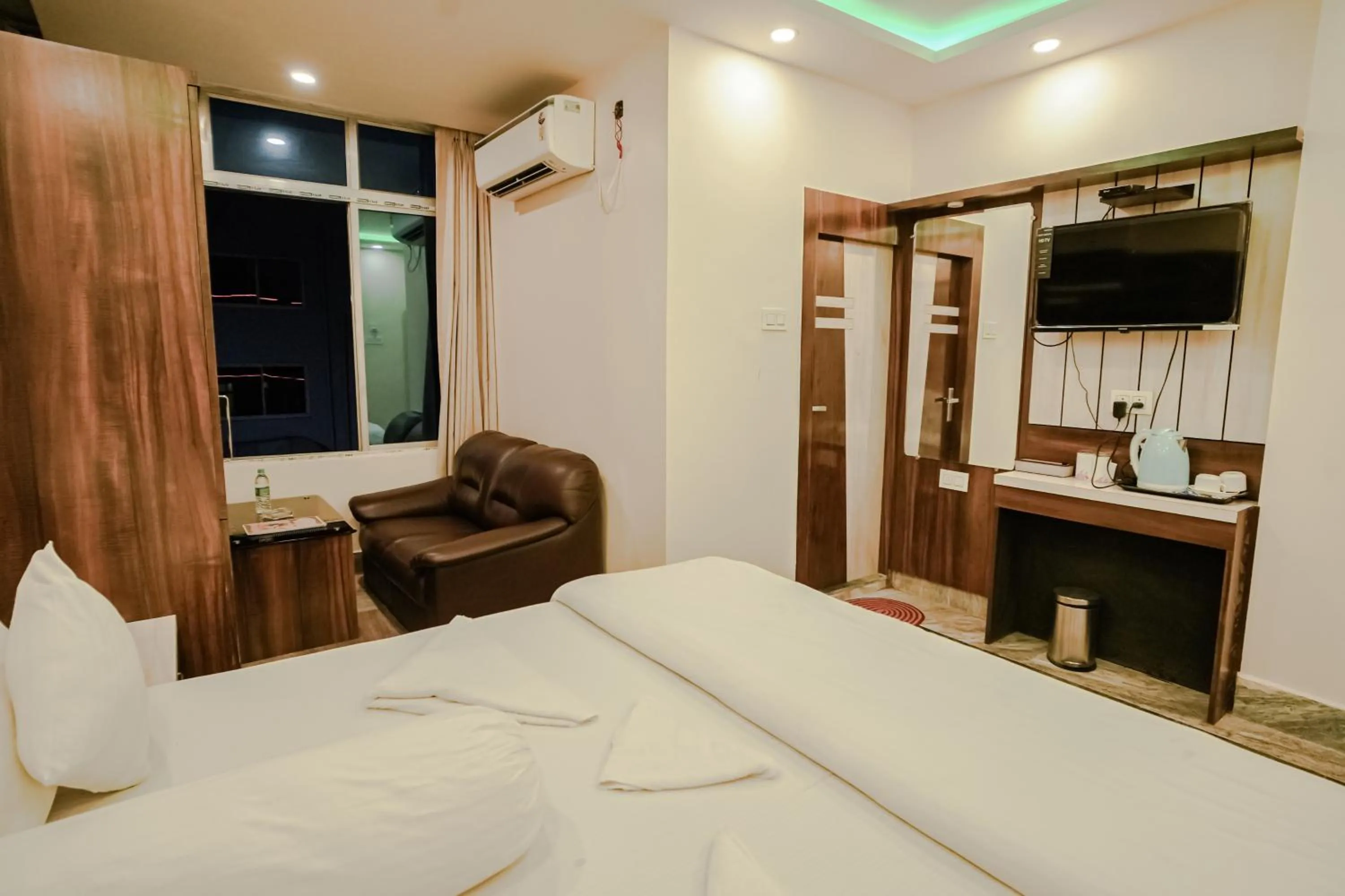 Bed in Silver Sand Eco Resort !! Beachfront !!