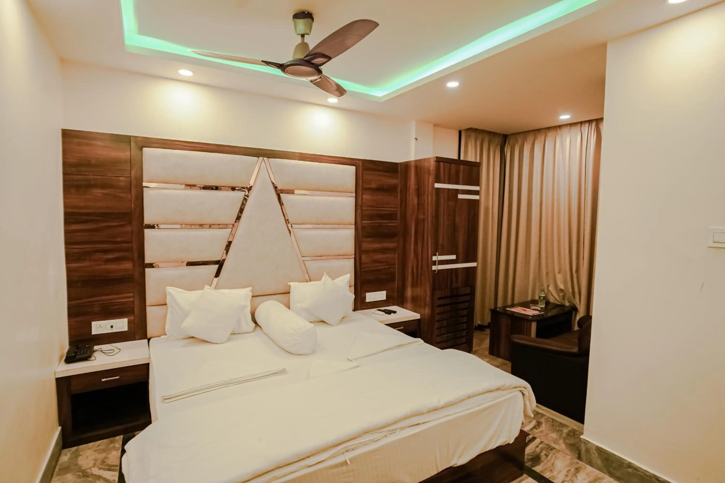 Bed in Silver Sand Eco Resort !! Beachfront !!