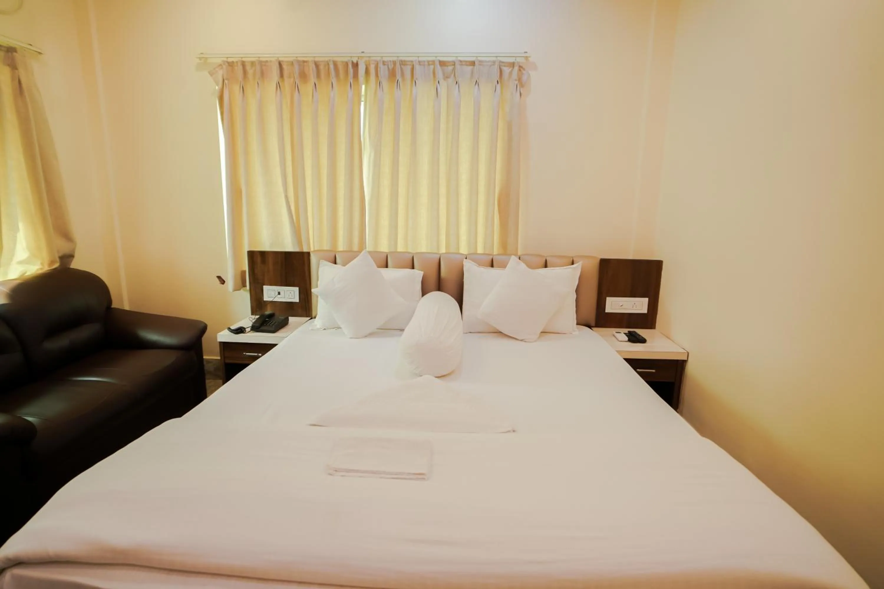 Bed in Silver Sand Eco Resort !! Beachfront !!