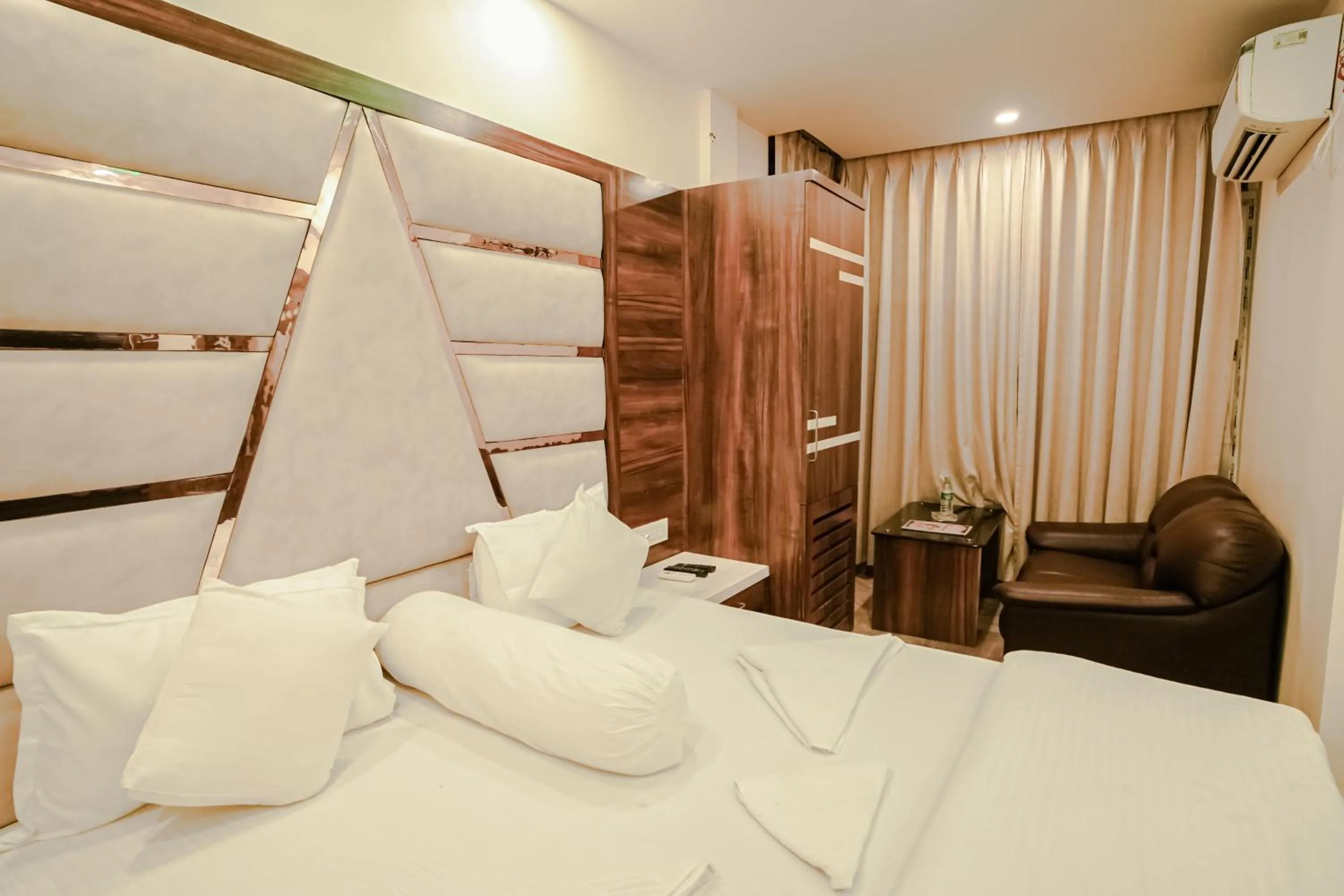 Bed in Silver Sand Eco Resort !! Beachfront !!