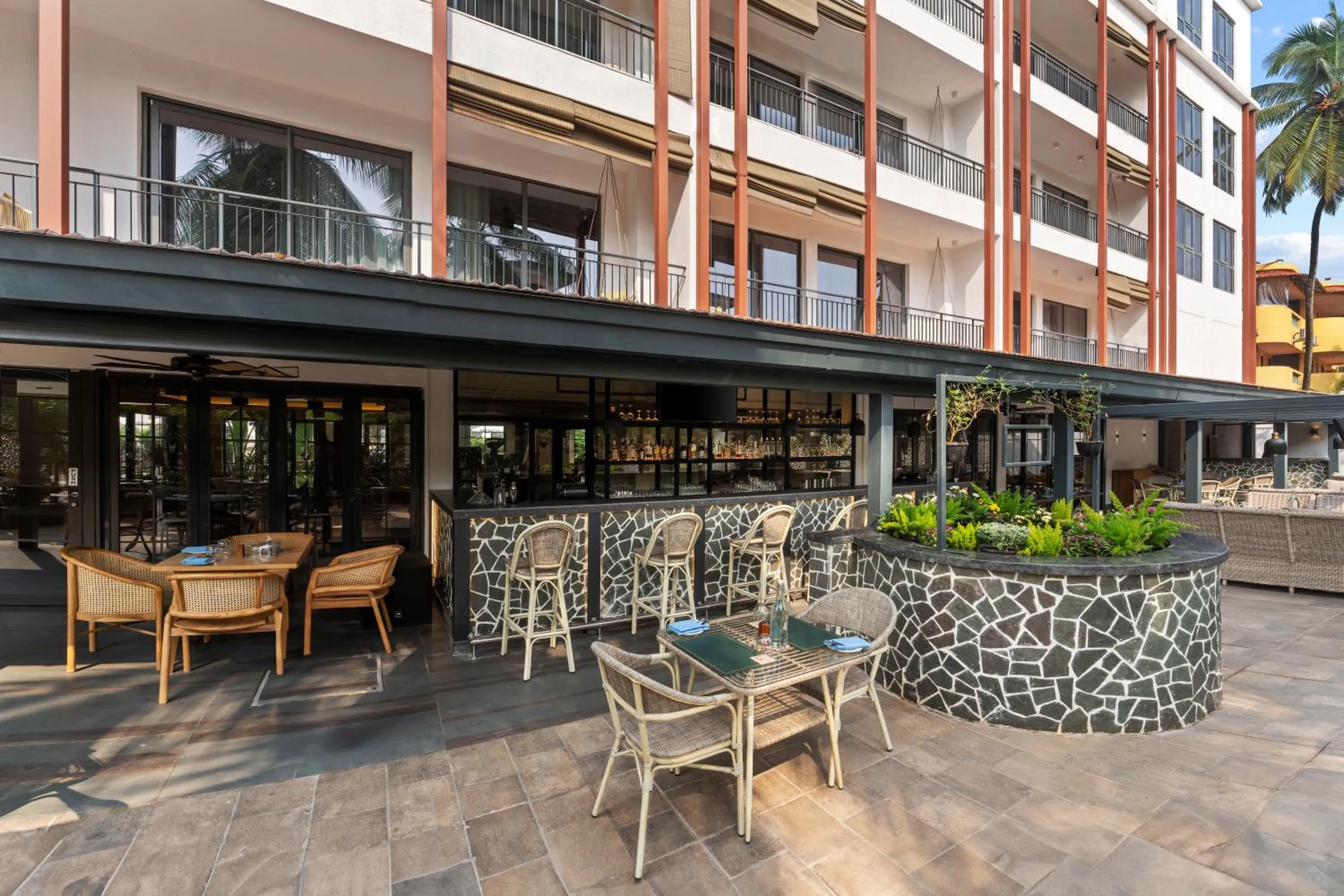 Lounge or bar in The Astor - All Suites Hotel Candolim Goa