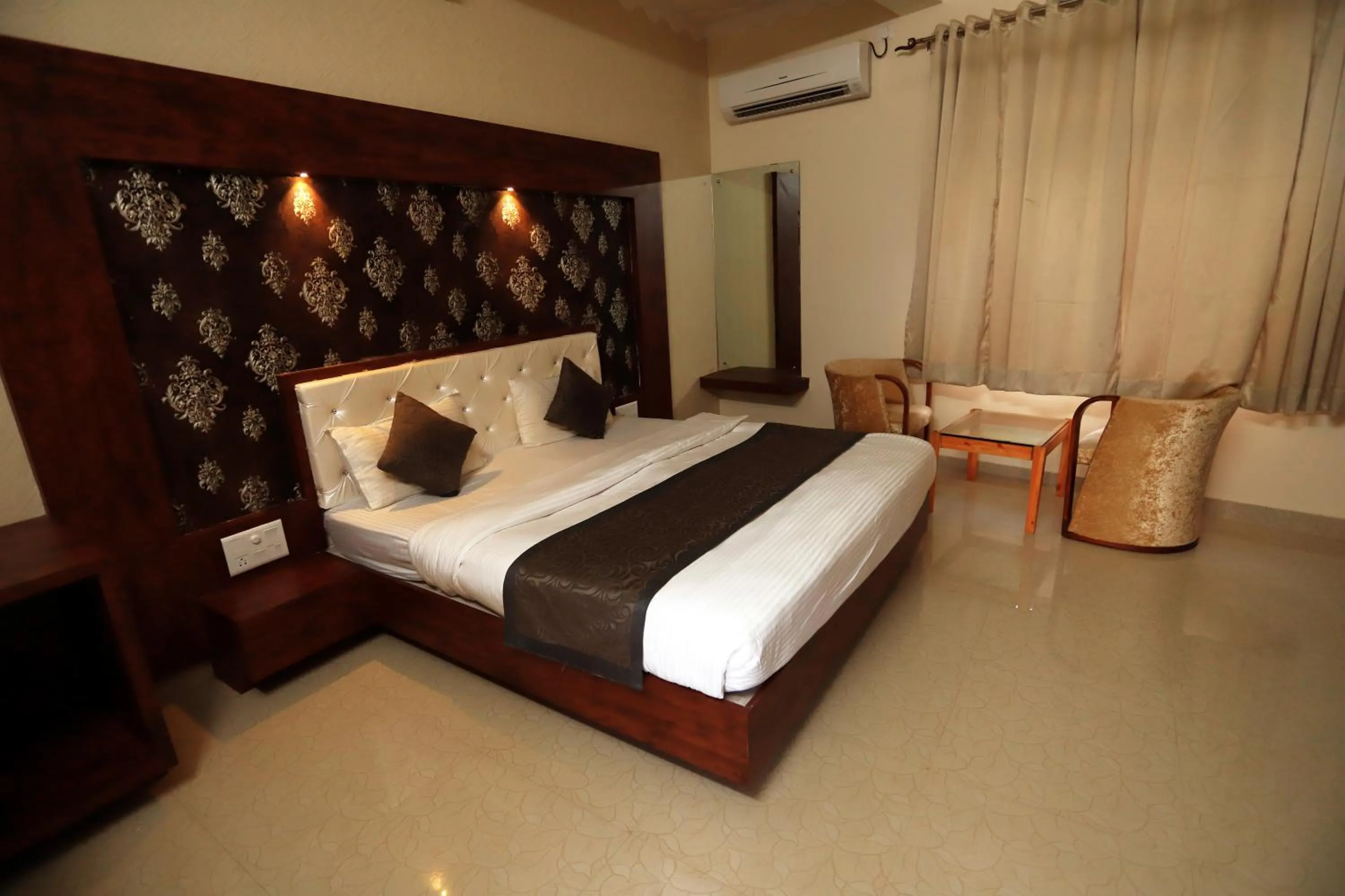 Photo of the whole room, Bed in Riviera Madaar Resort