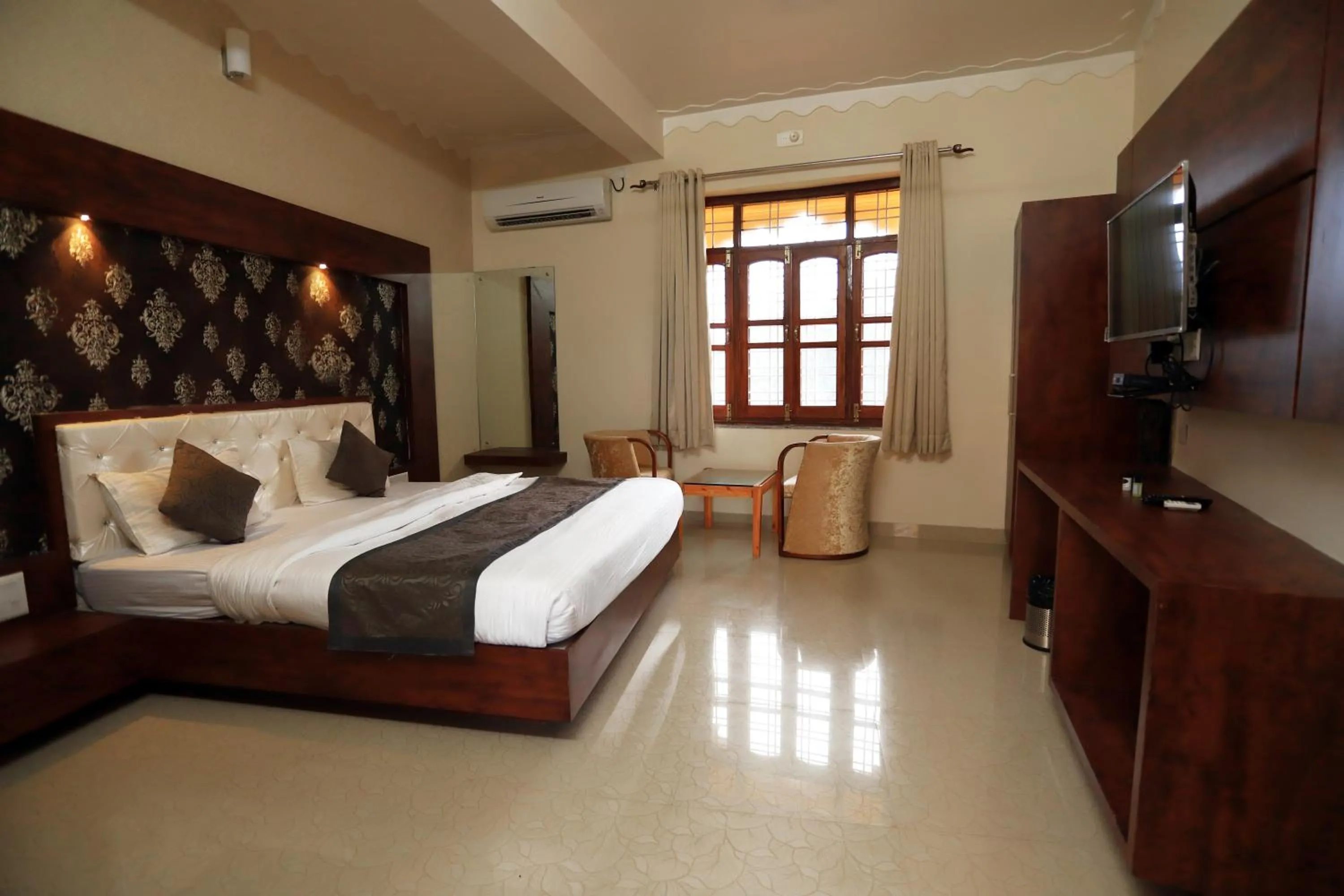 Photo of the whole room, Bed in Riviera Madaar Resort
