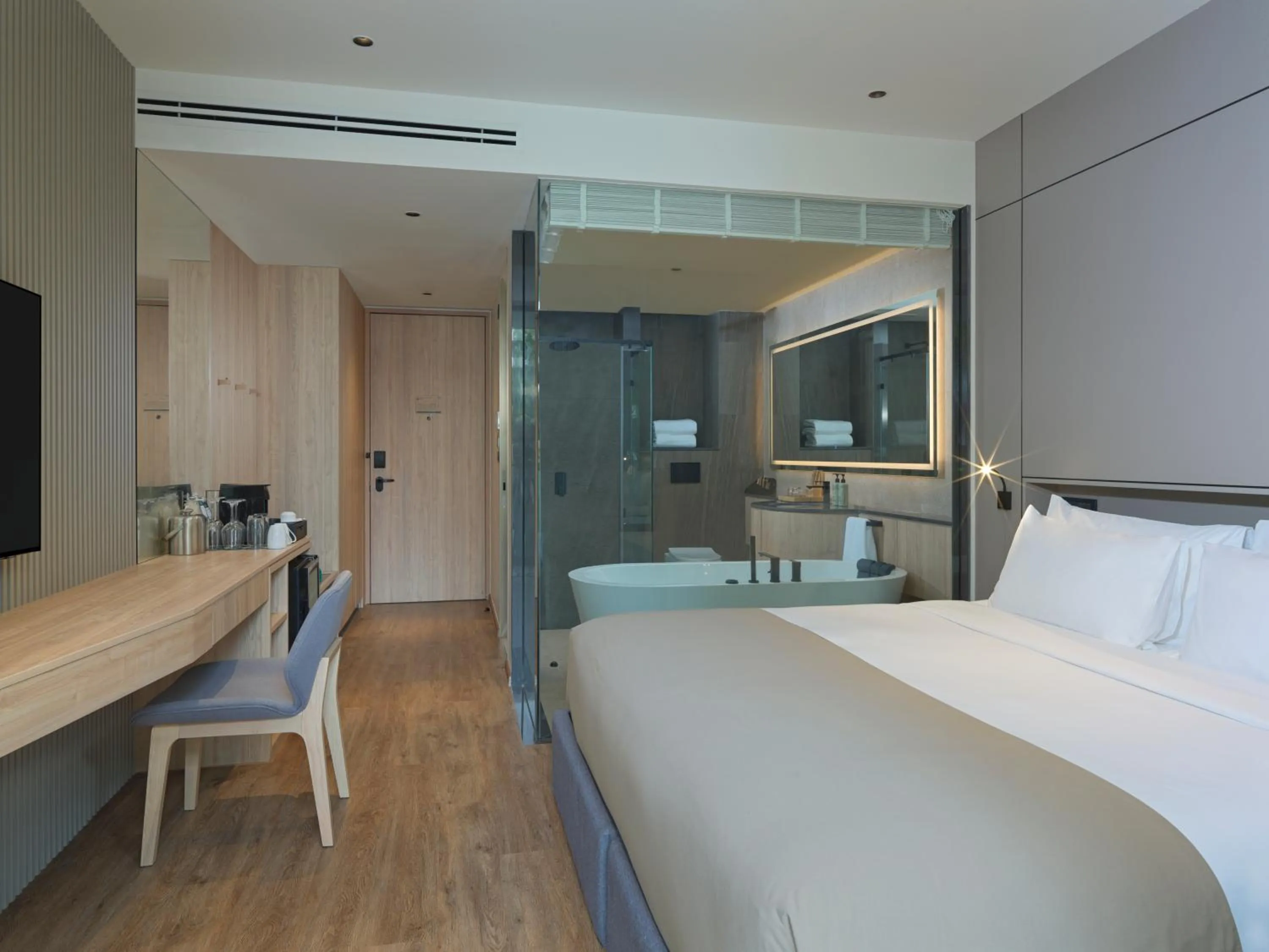 Deluxe King Room in La Green Hotel and Residence