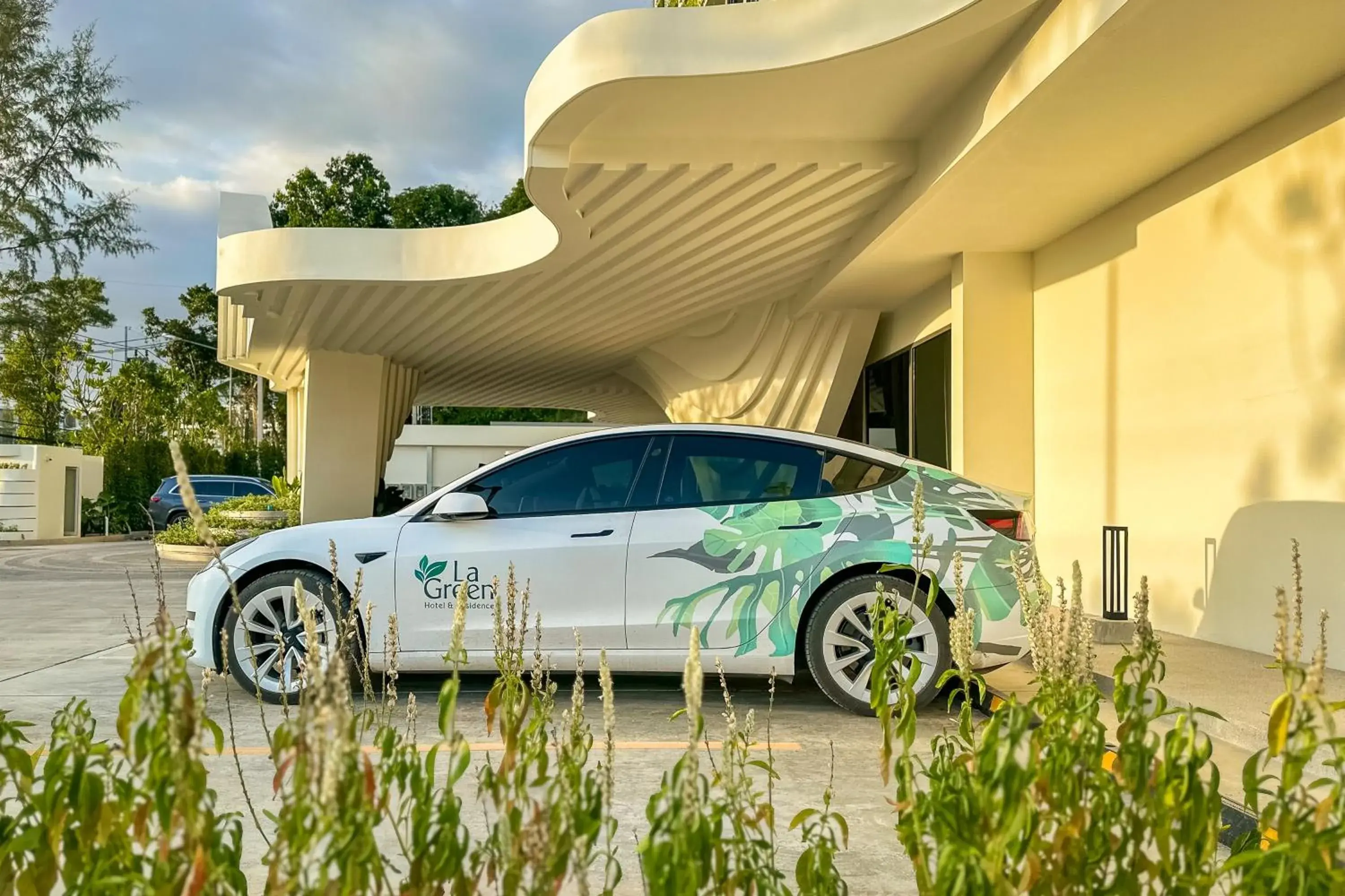 Facade/entrance in La Green Hotel and Residence Facade/entrance in La Green Hotel and Residence