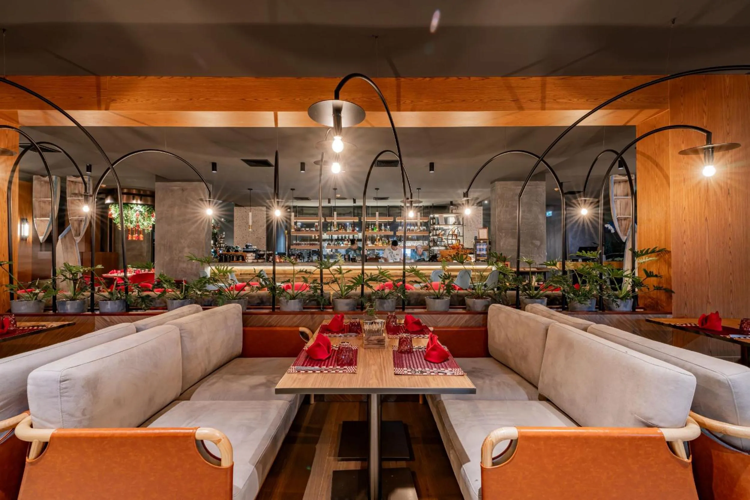 Restaurant/places to eat in La Green Hotel and Residence