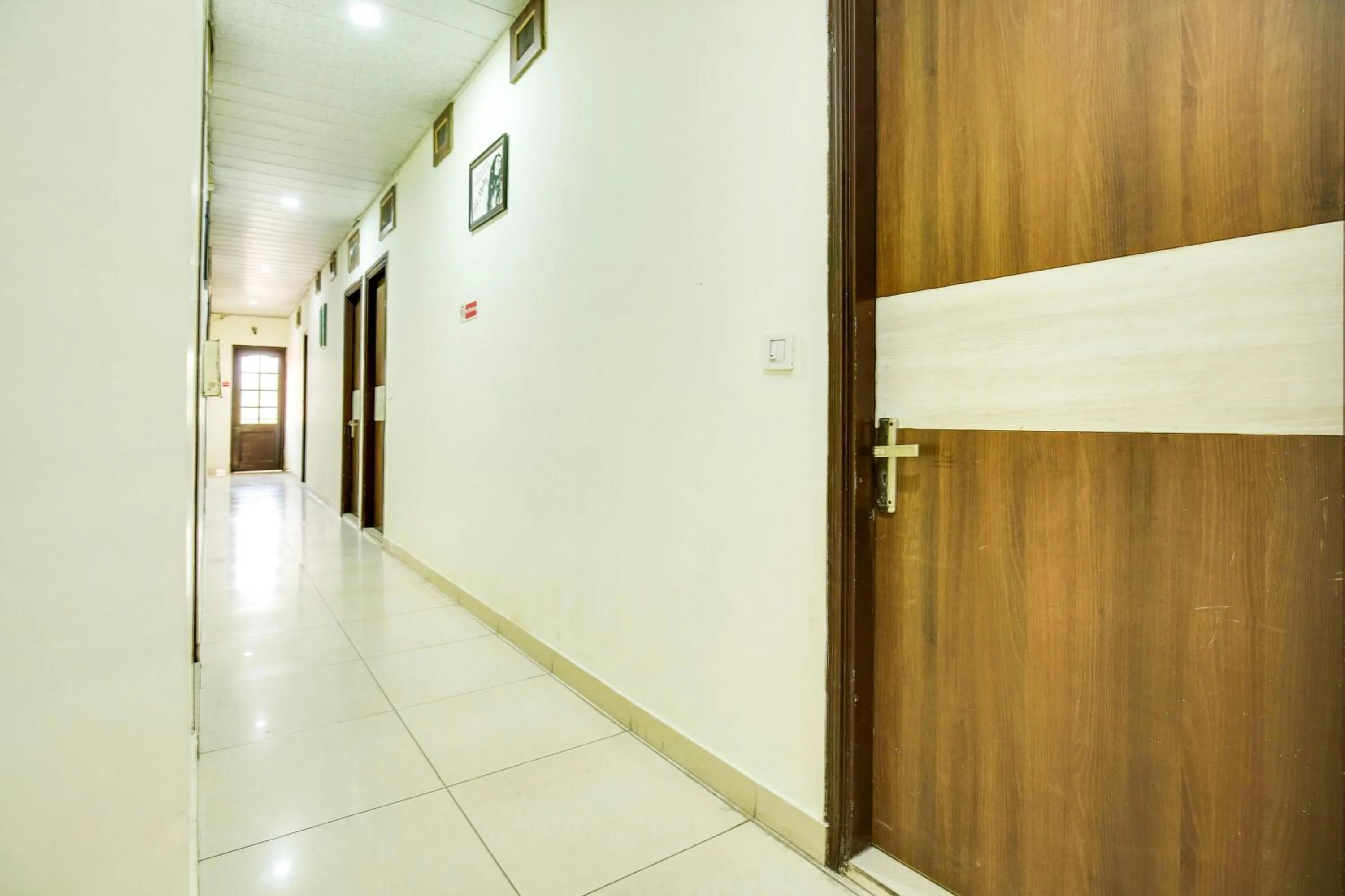 Lobby or reception in Collection O White Prime