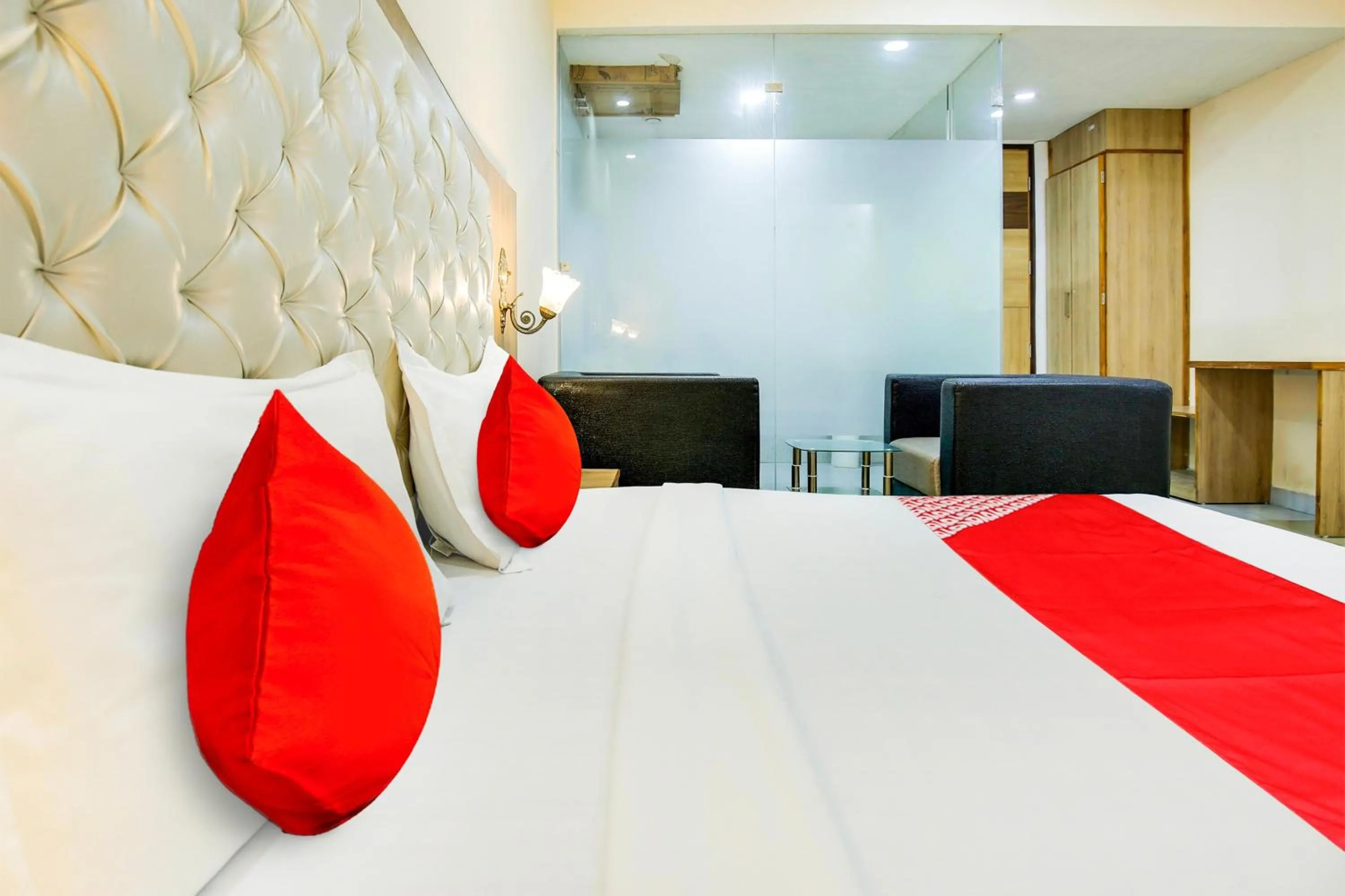 Bedroom, Bed in Collection O White Prime