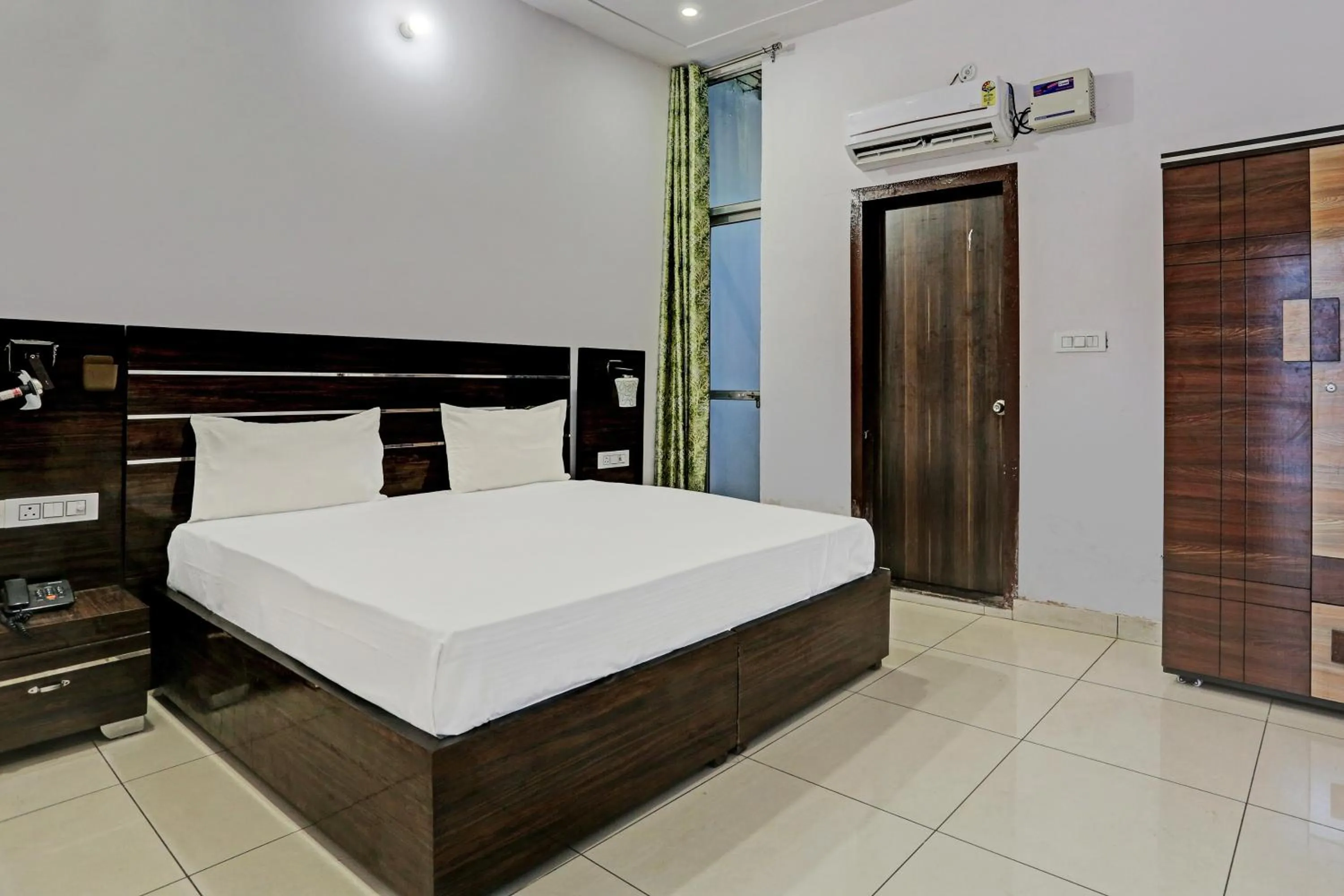 Bedroom in Hotel O Mahak Hotel & Restaurant