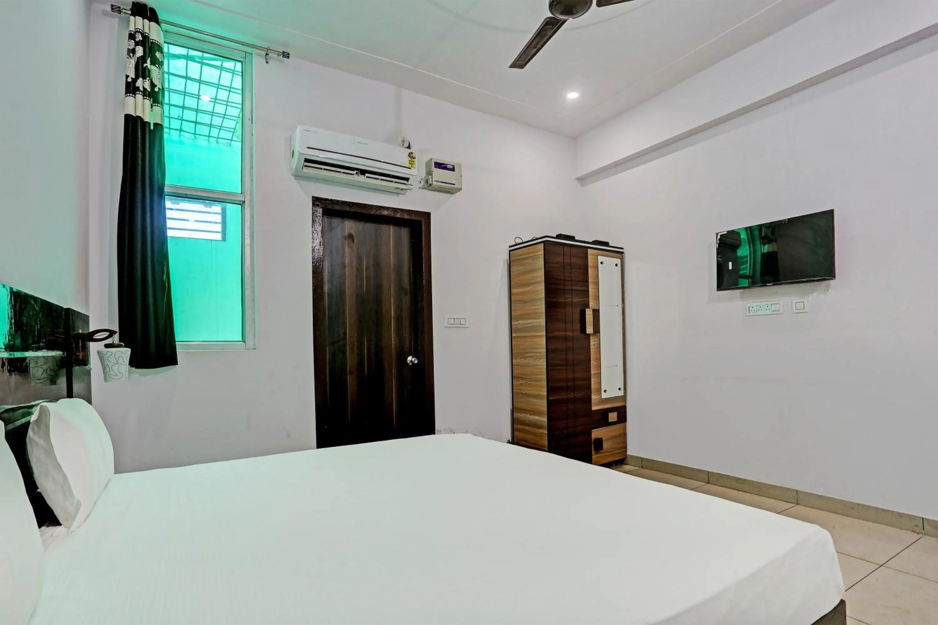 Bedroom in Hotel O Mahak Hotel & Restaurant