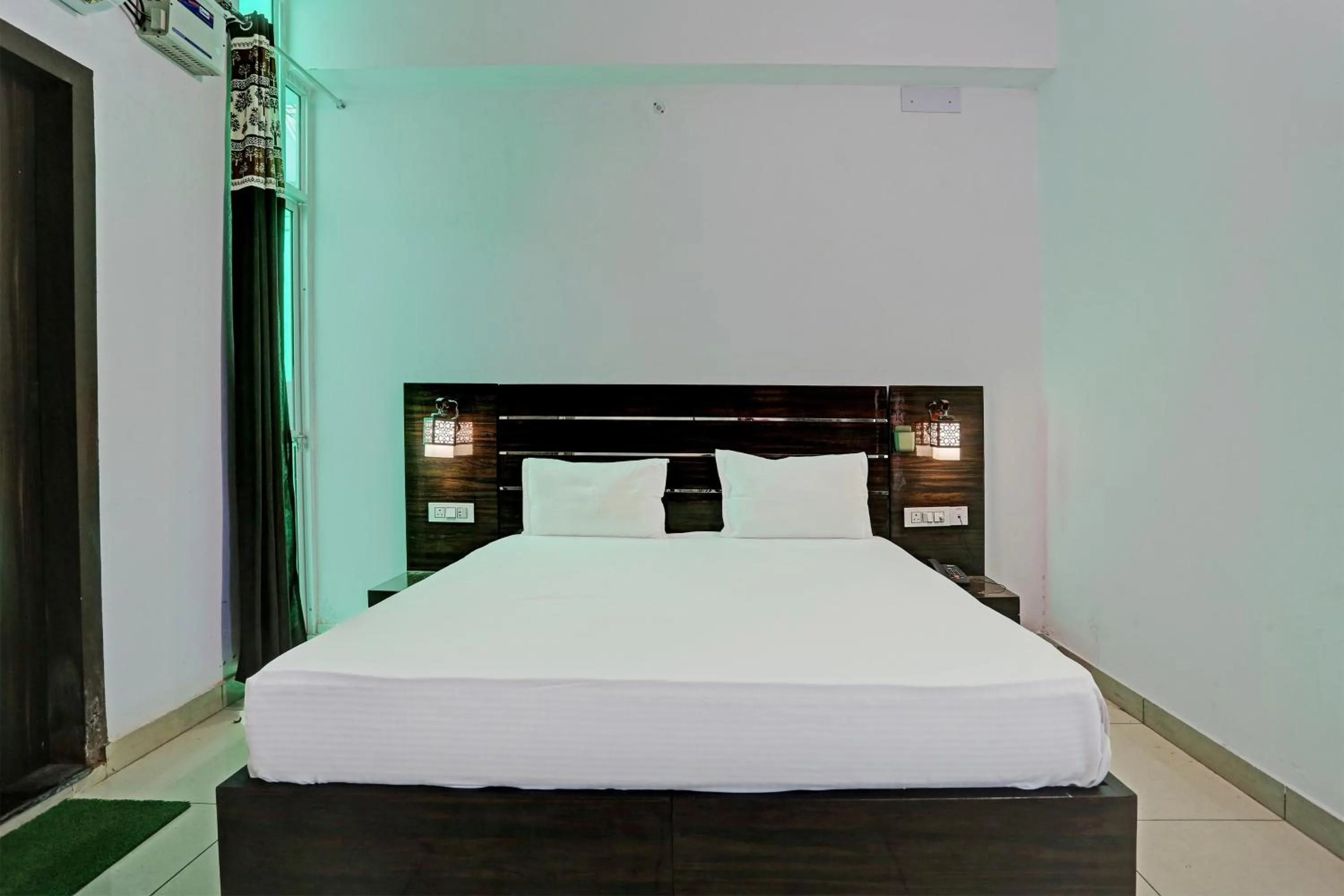 Bedroom in Hotel O Mahak Hotel & Restaurant