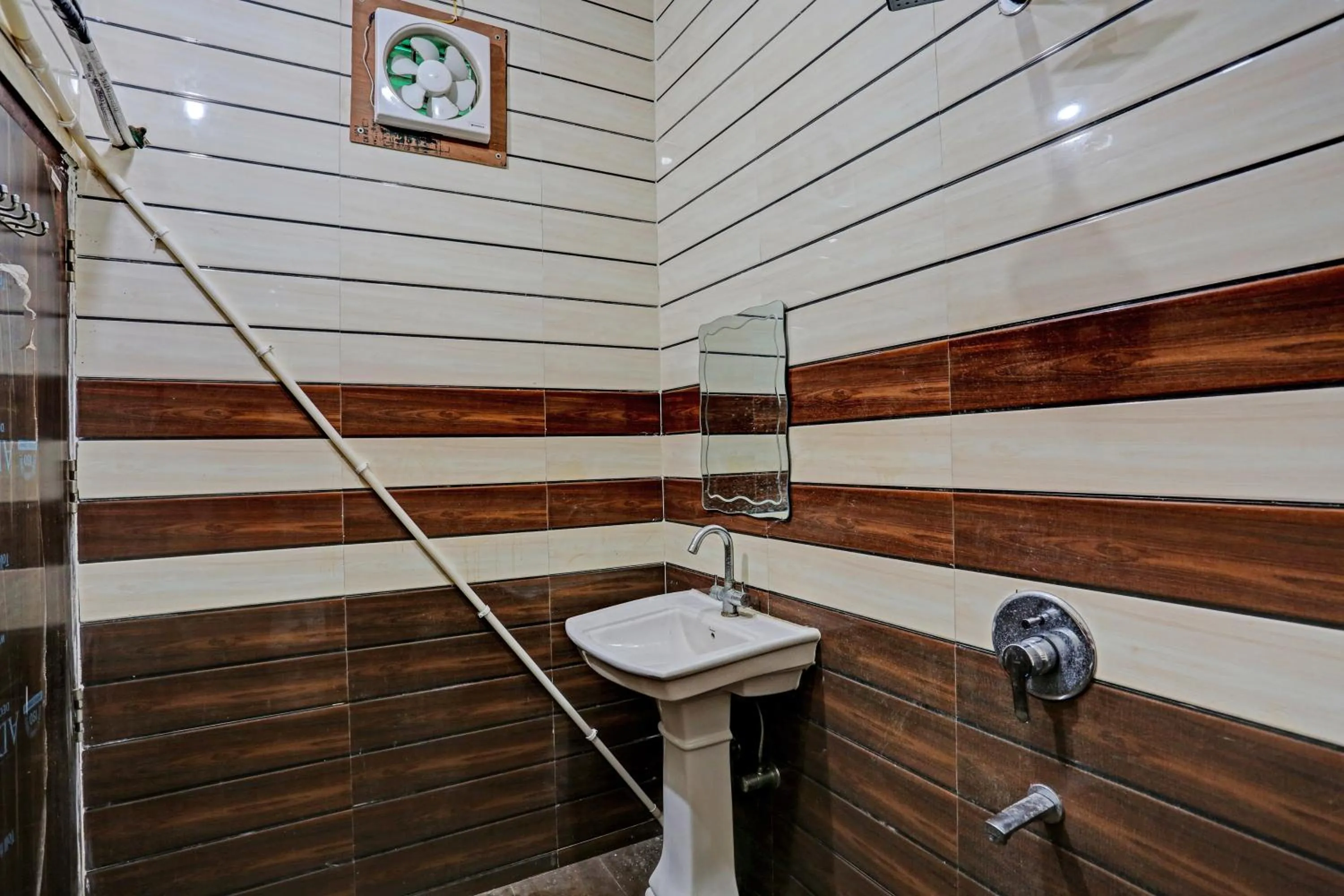 Bathroom in Hotel O Mahak Hotel & Restaurant