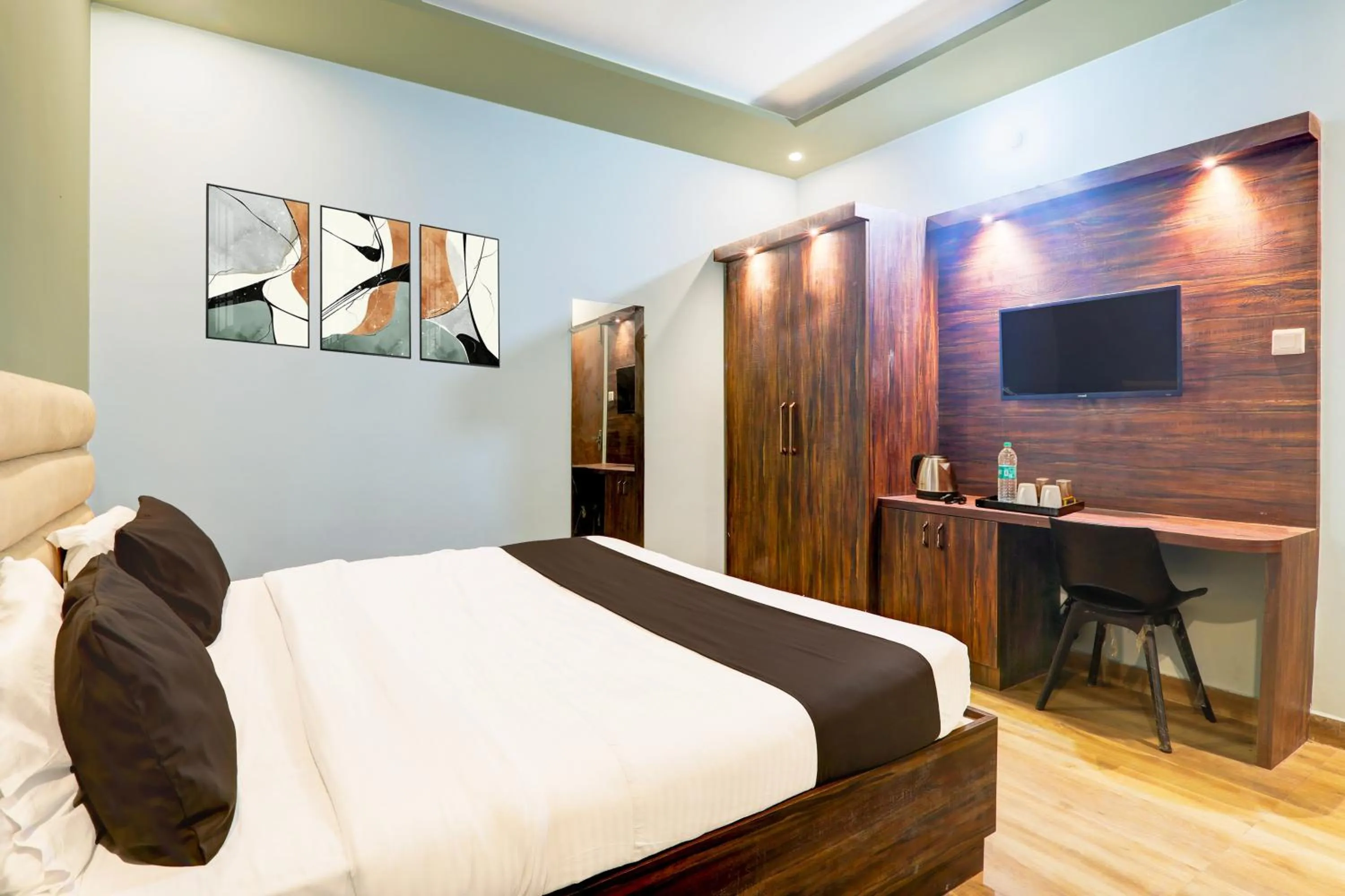 Bedroom, Bed in Super Hotel O Gomti Nagar Vigyan khand