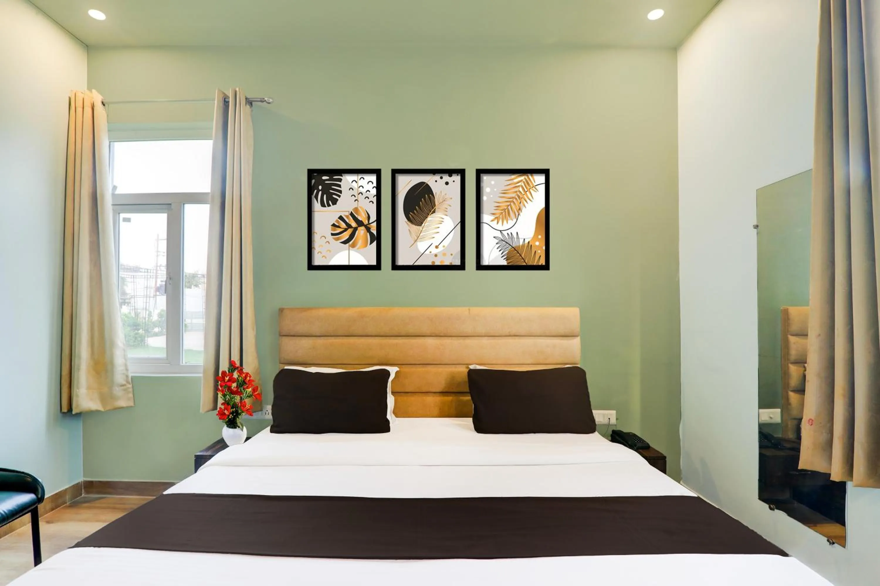 Bedroom, Bed in Super Hotel O Gomti Nagar Vigyan khand