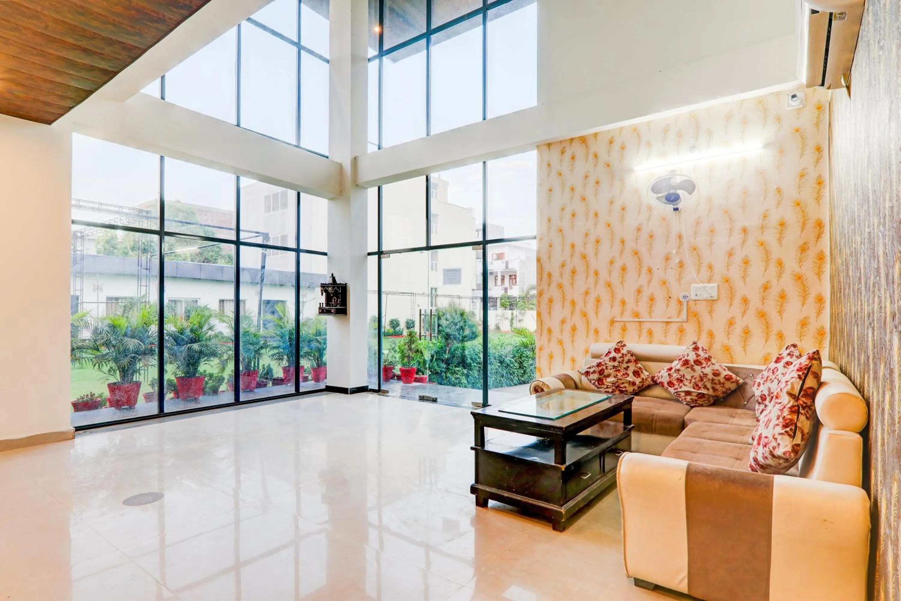 Lobby or reception in Super Hotel O Gomti Nagar Vigyan khand