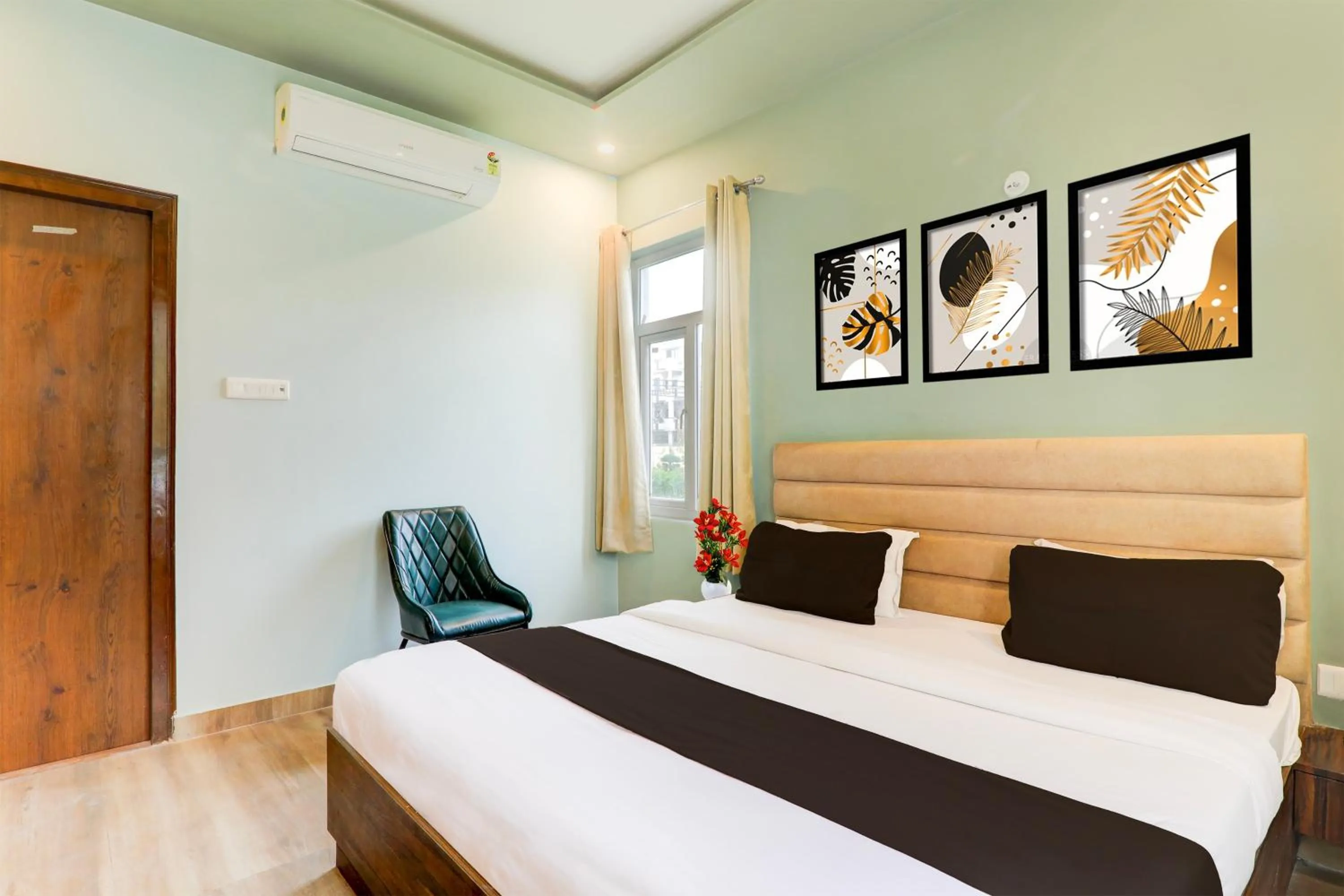 Bedroom, Bed in Super Hotel O Gomti Nagar Vigyan khand