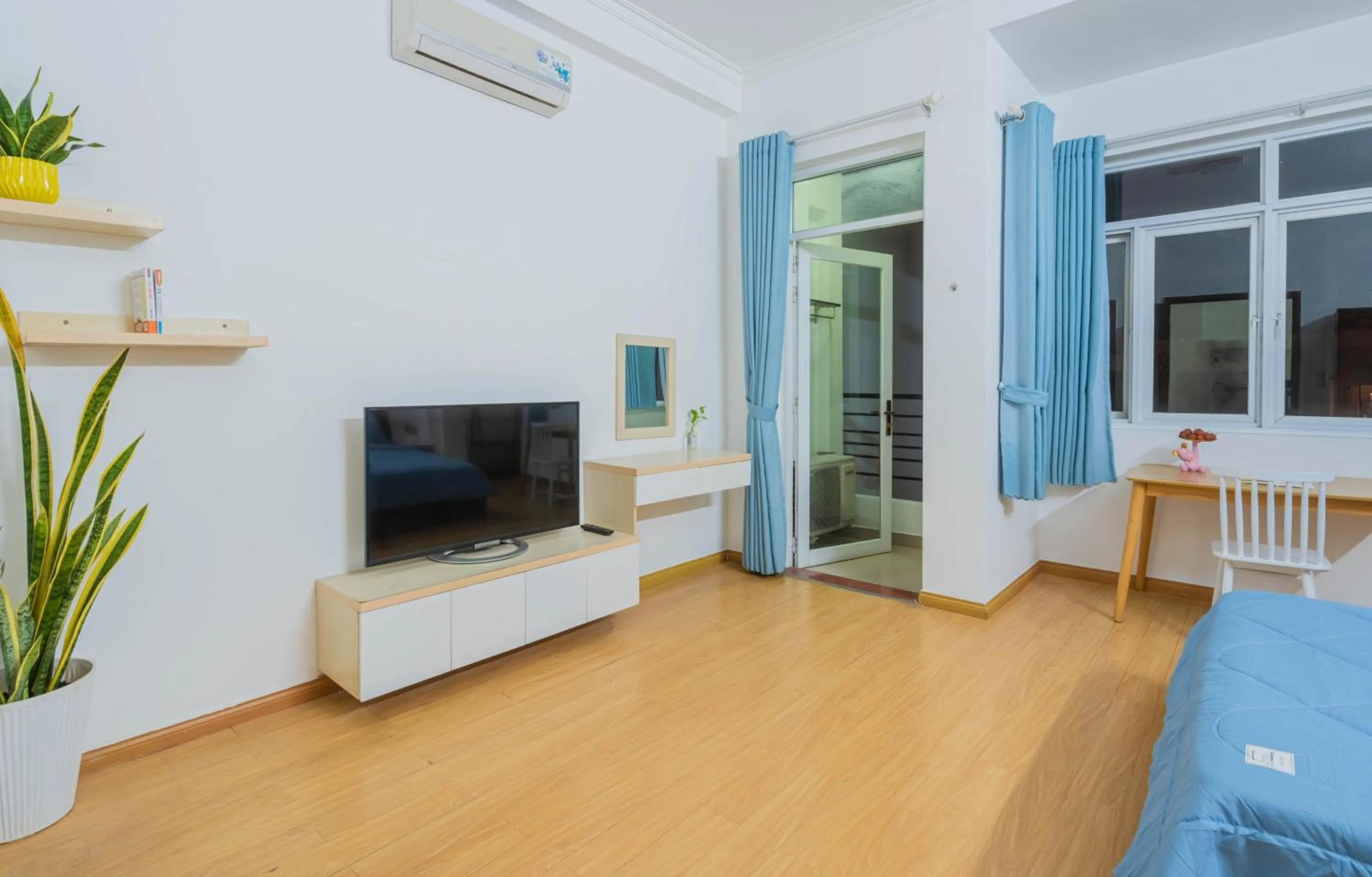 Evening entertainment in LalaHouse Riverside Residence