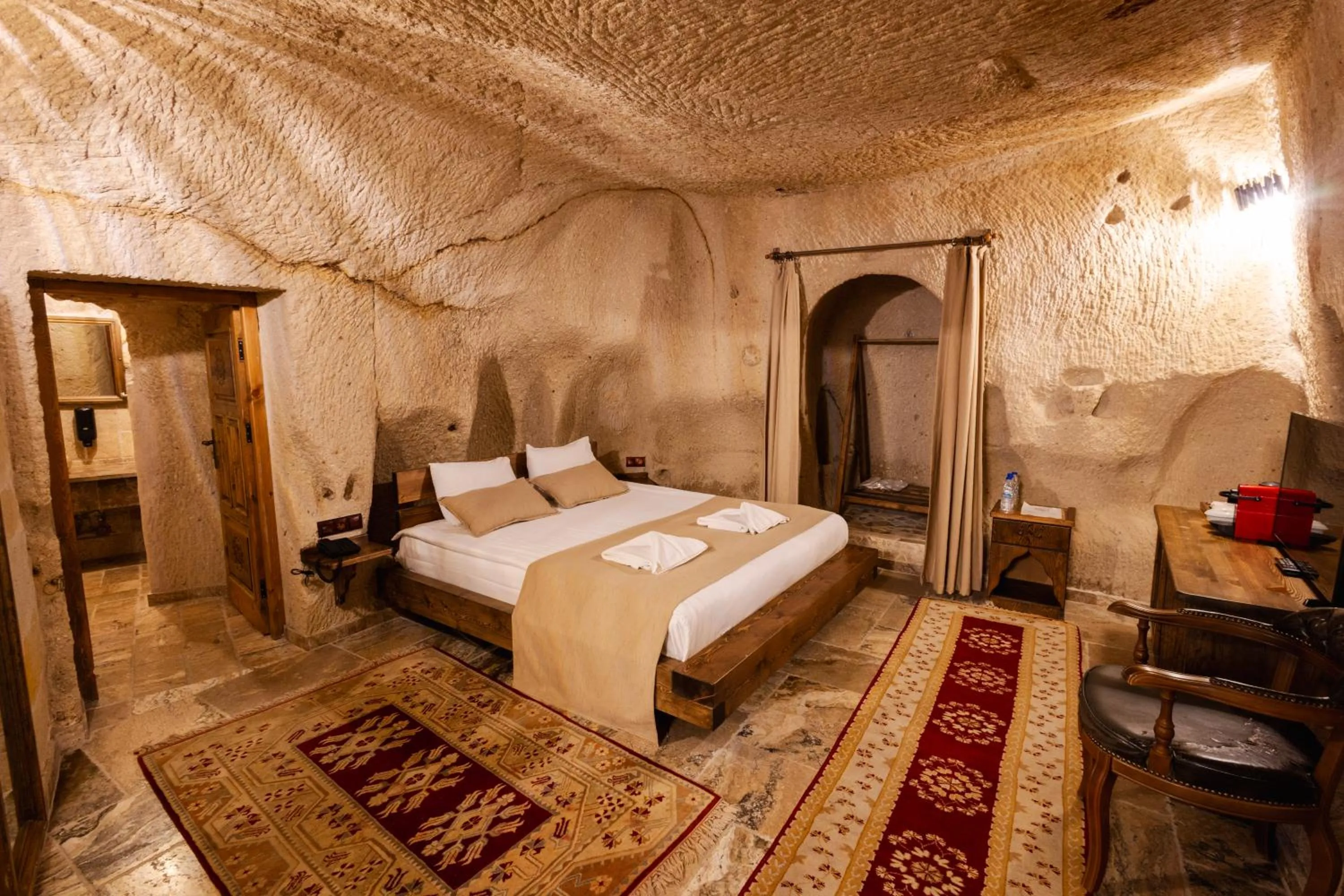 Photo of the whole room in Noah's Ark Cave Hotel