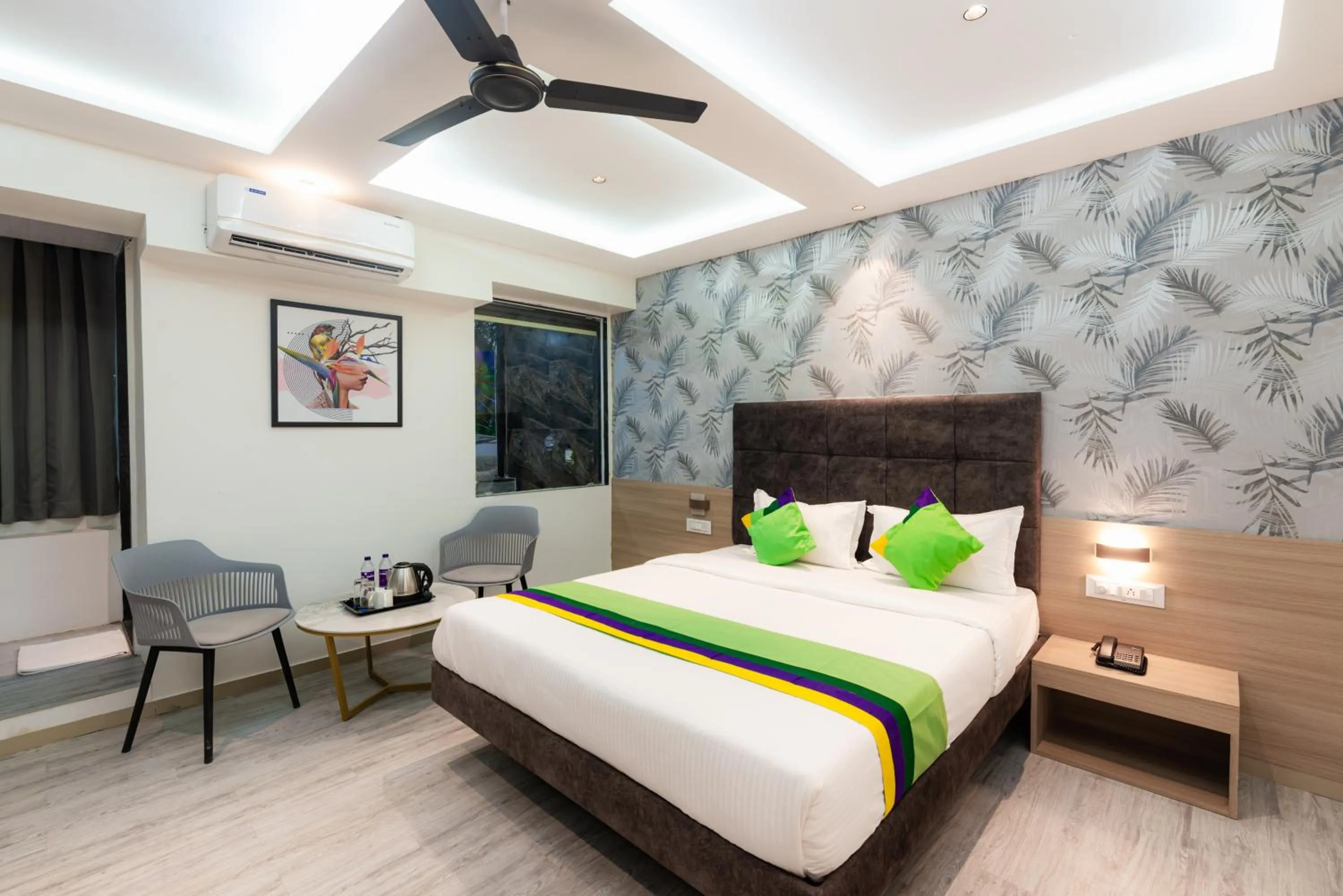 Bedroom, Bed in Treebo Cocostay, Hadapsar