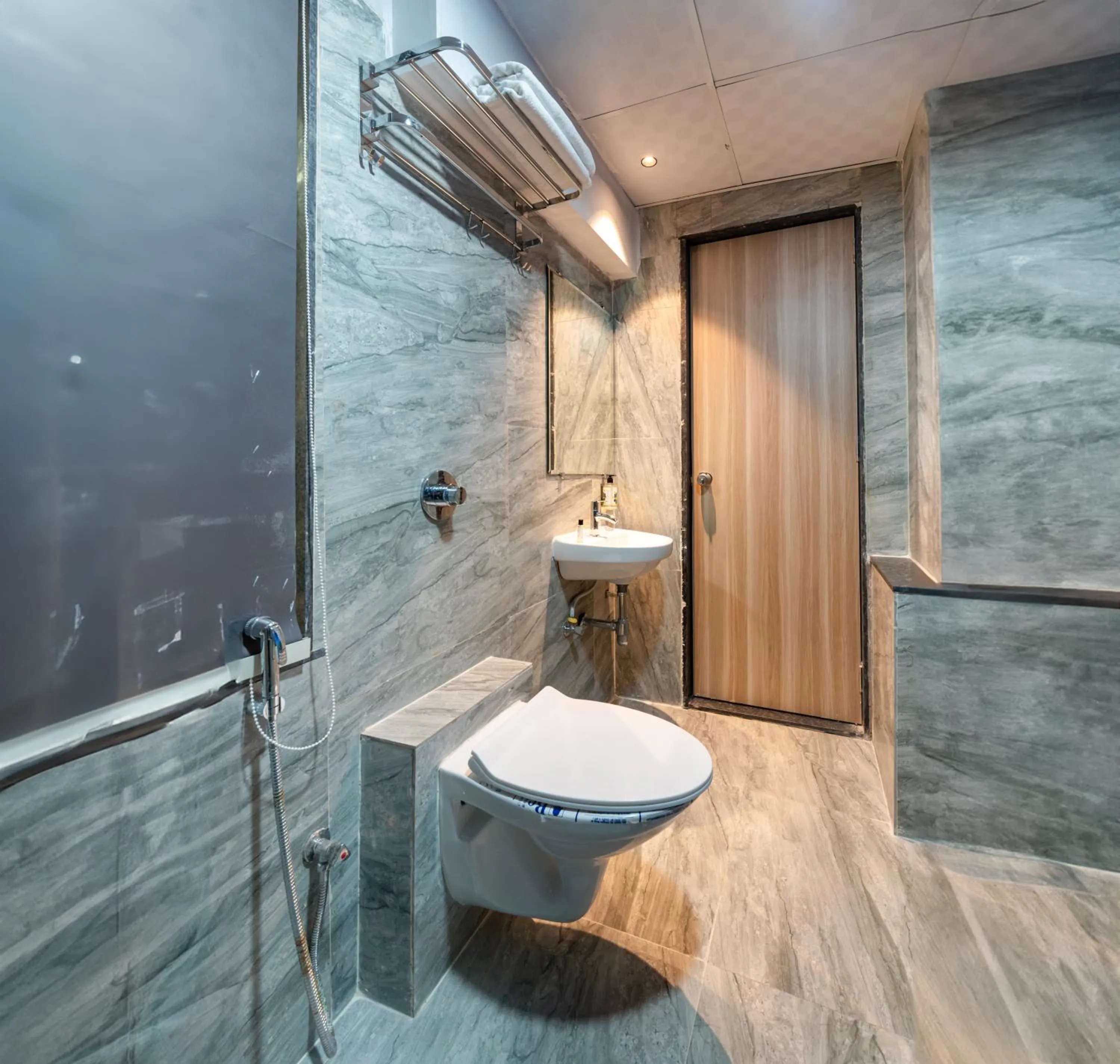 Toilet in Treebo Cocostay, Hadapsar