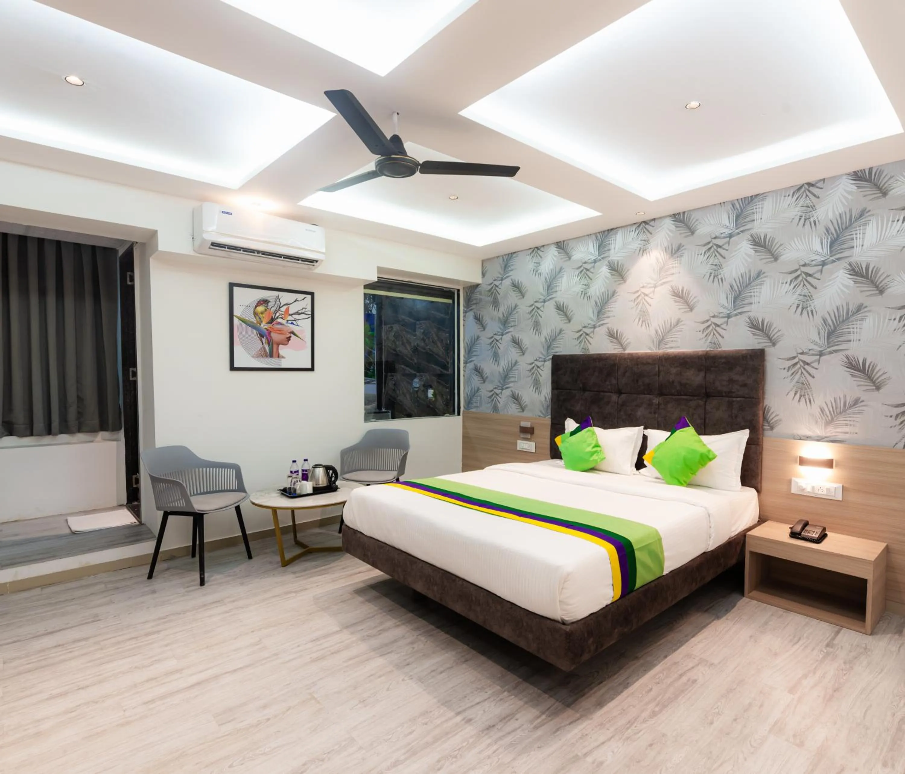 Bedroom, Bed in Treebo Cocostay, Hadapsar